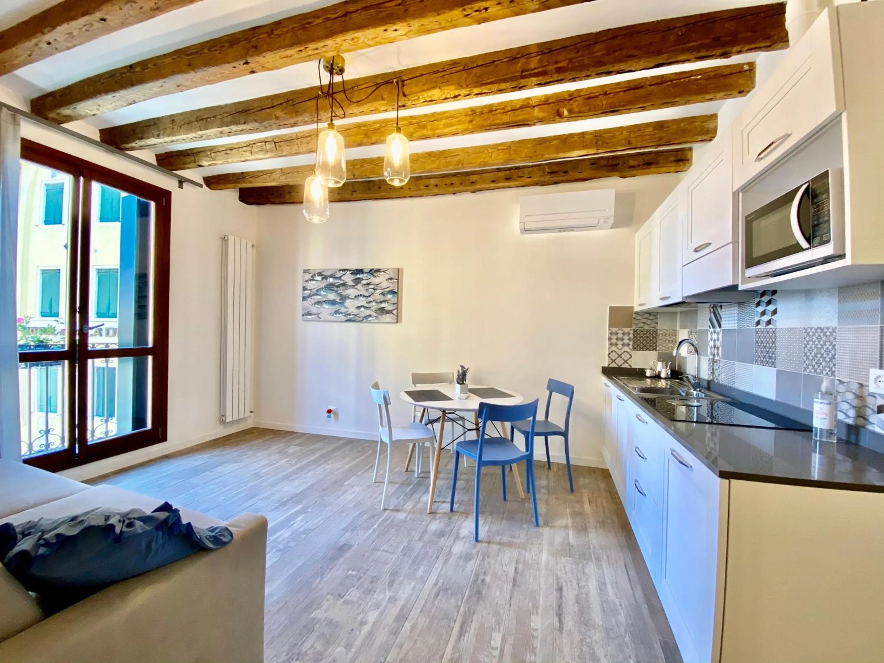 Kitchen or kitchenette in Suite House 4343 apartments