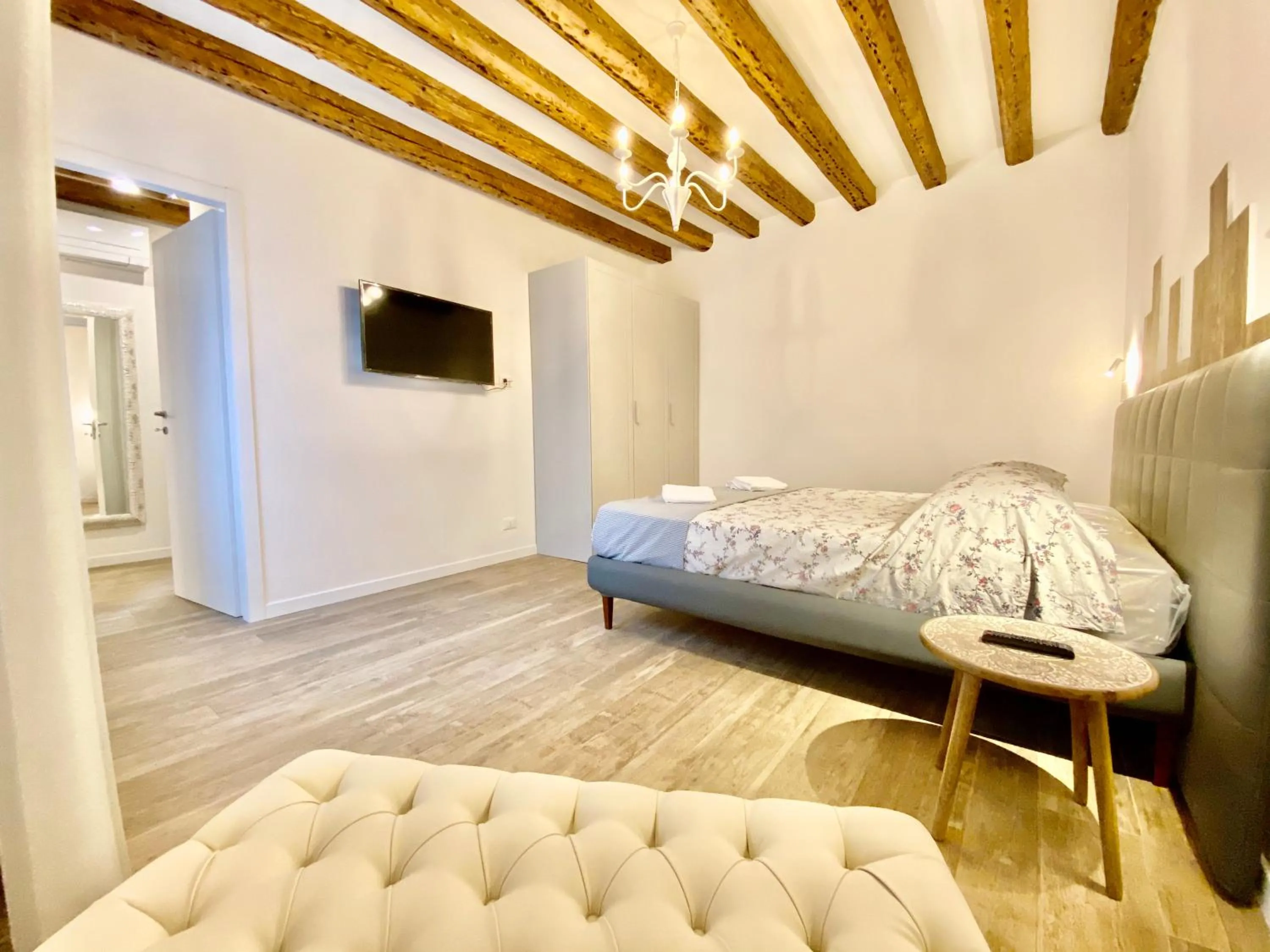 Bed in Suite House 4343 apartments