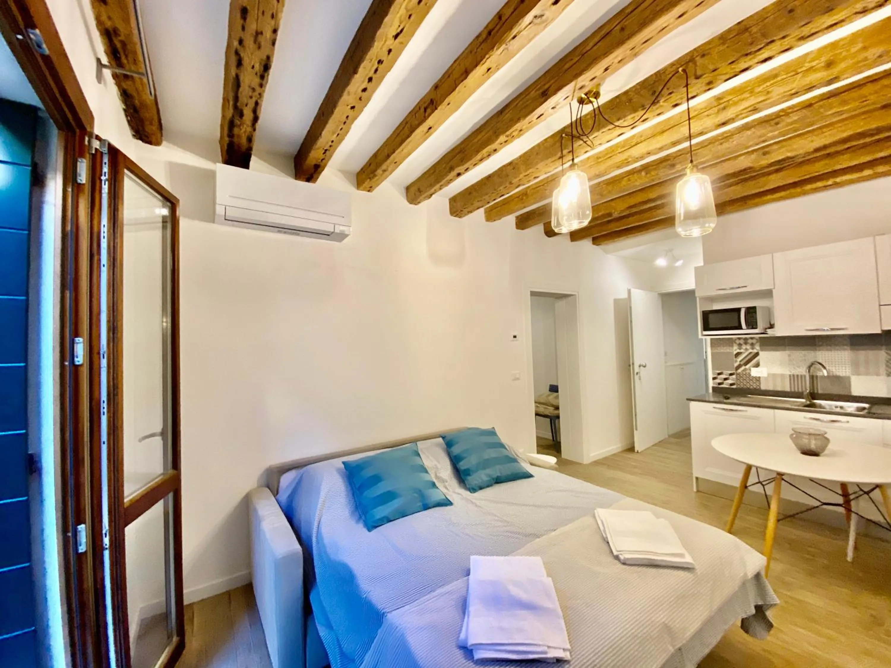 Bed in Suite House 4343 apartments