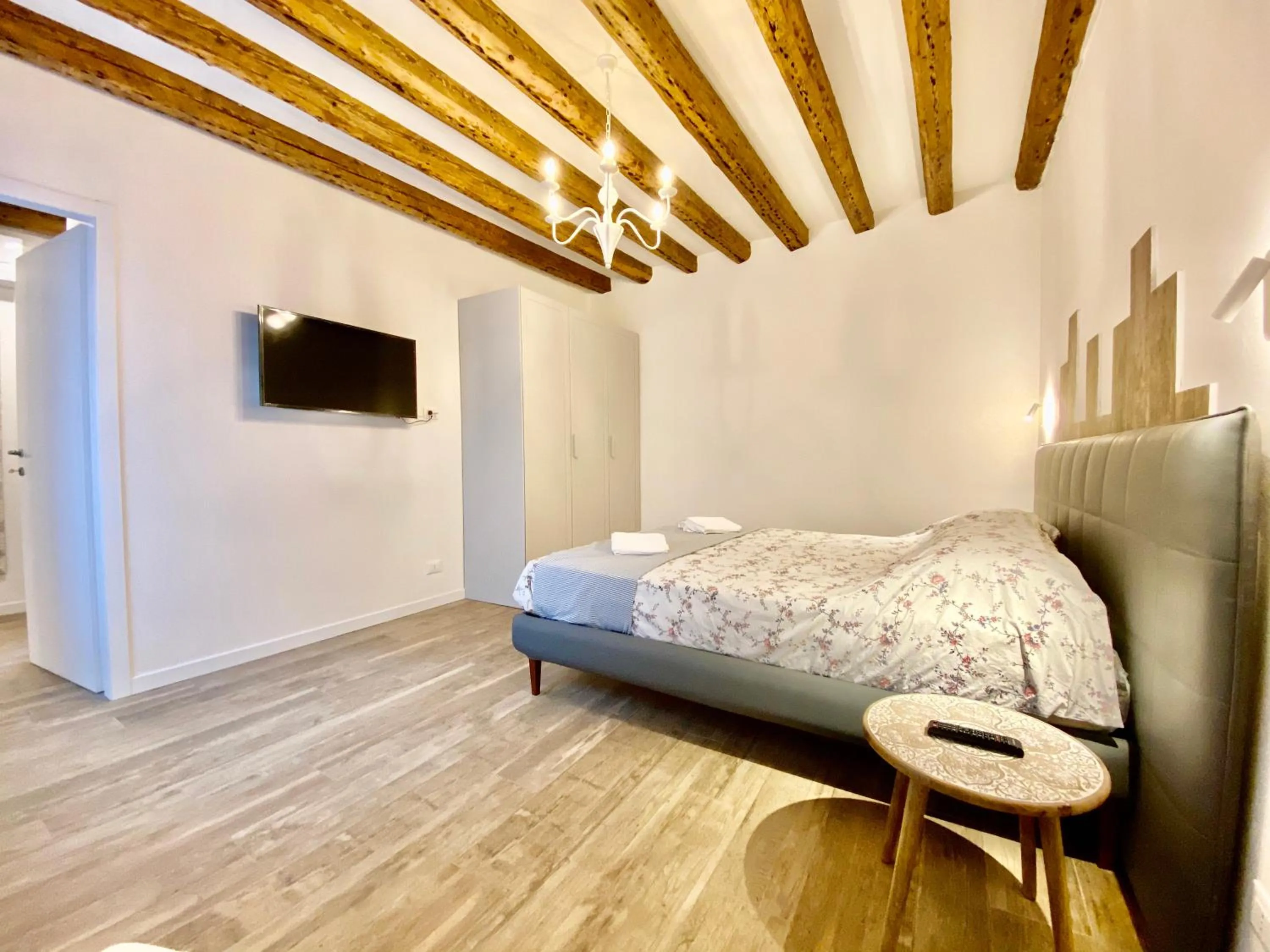 Bed in Suite House 4343 apartments