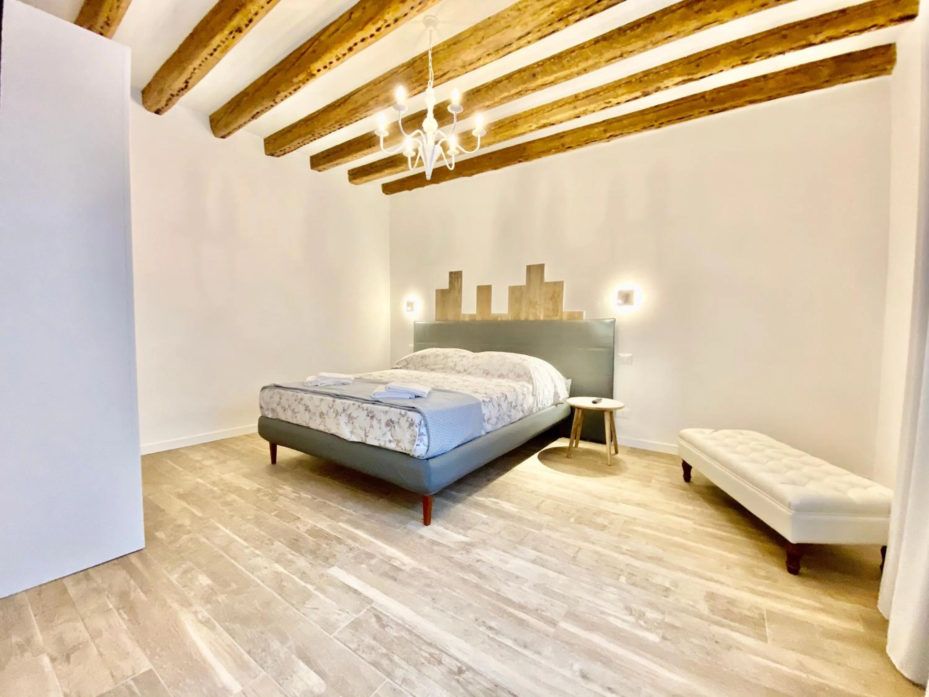 Bed in Suite House 4343 apartments