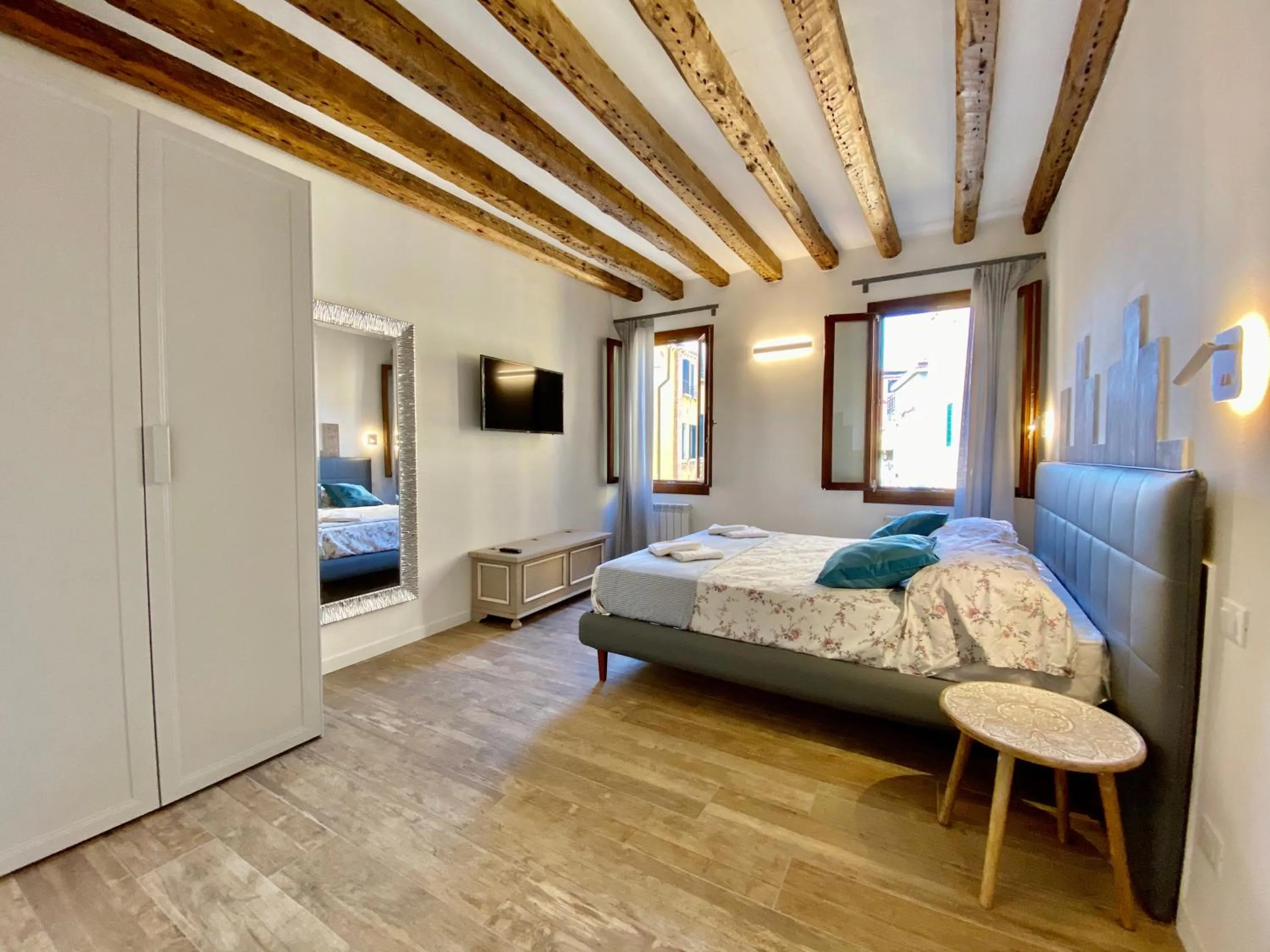 Bed in Suite House 4343 apartments