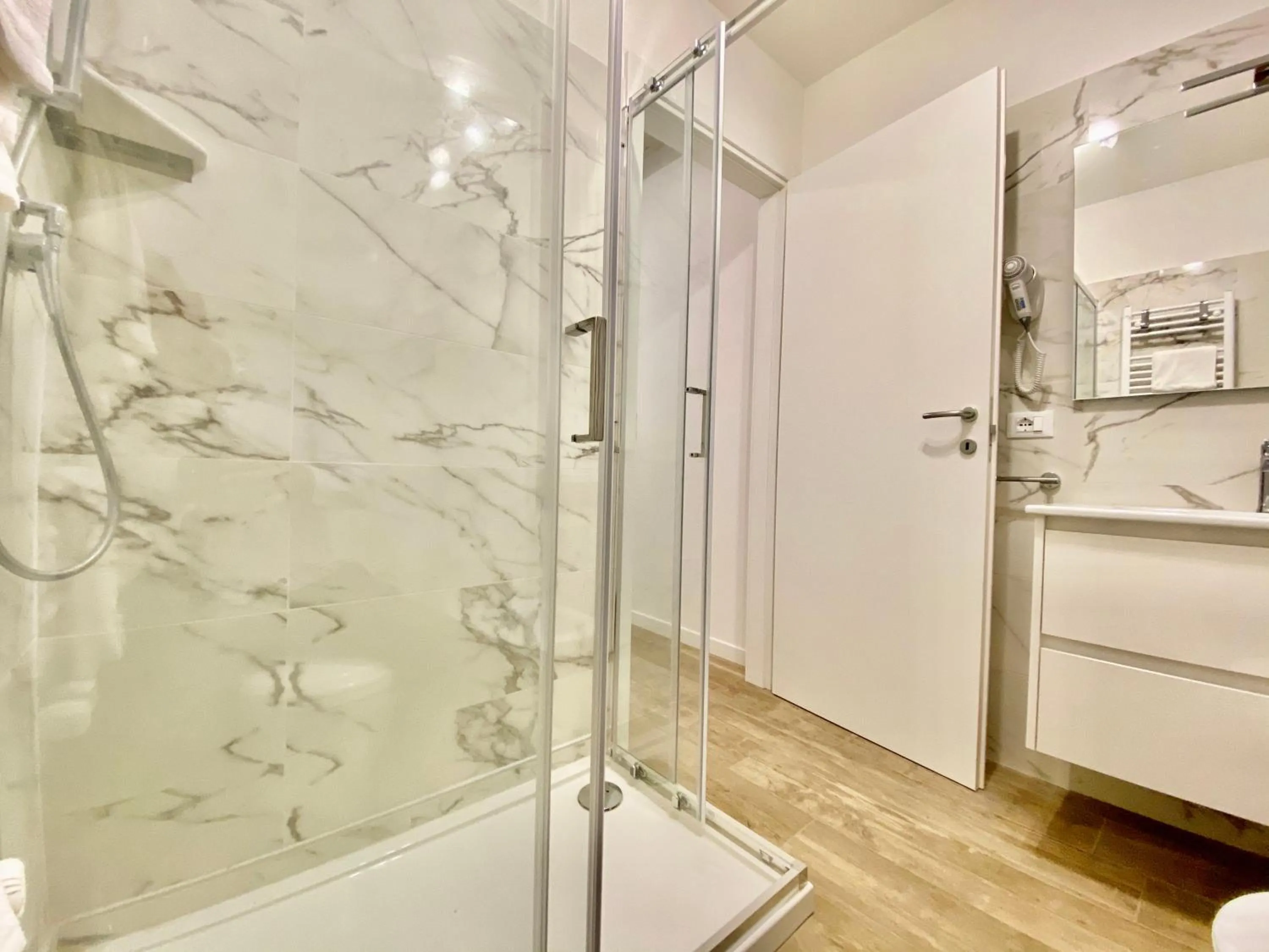 Shower in Suite House 4343 apartments