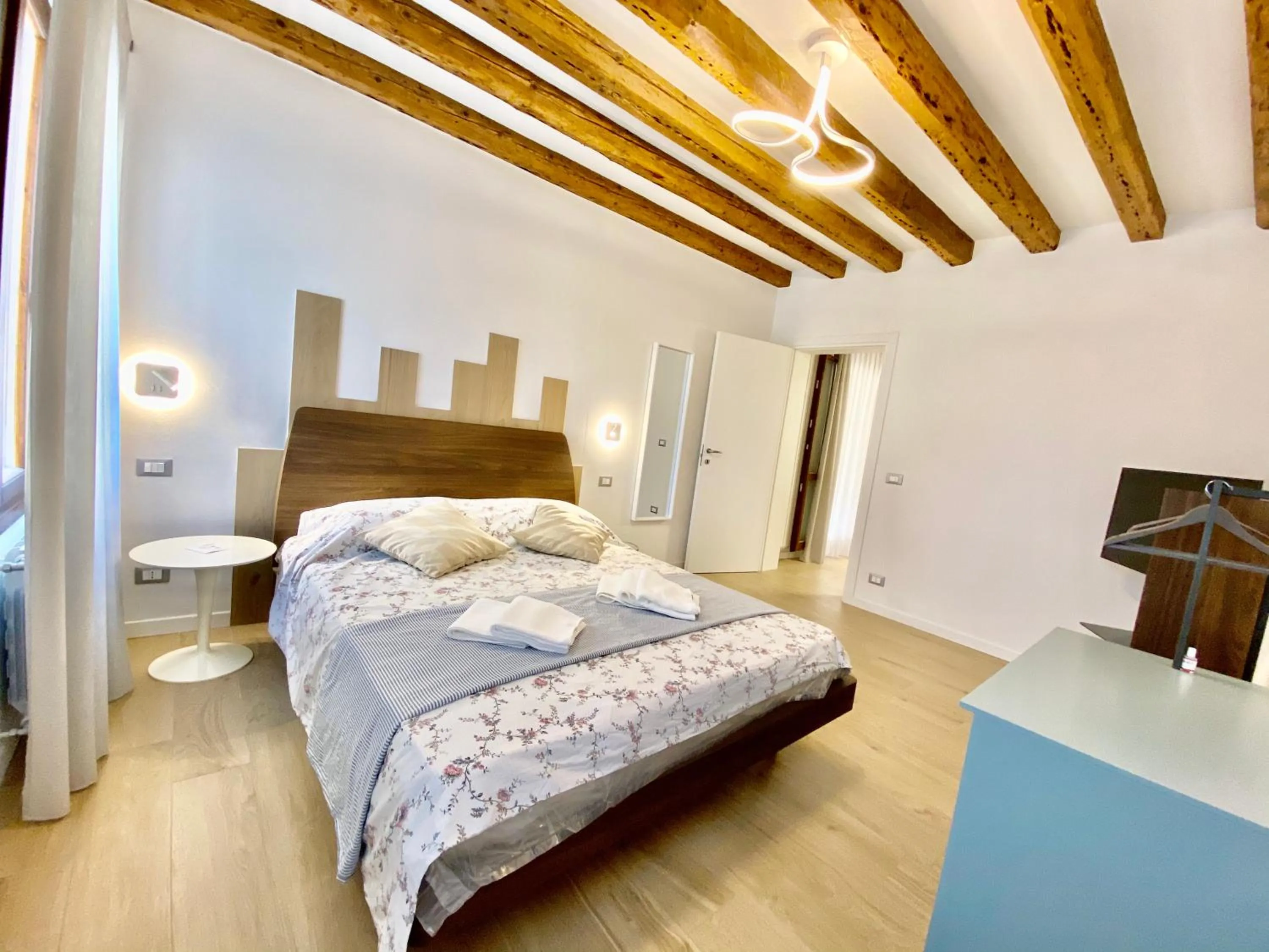 Bed in Suite House 4343 apartments