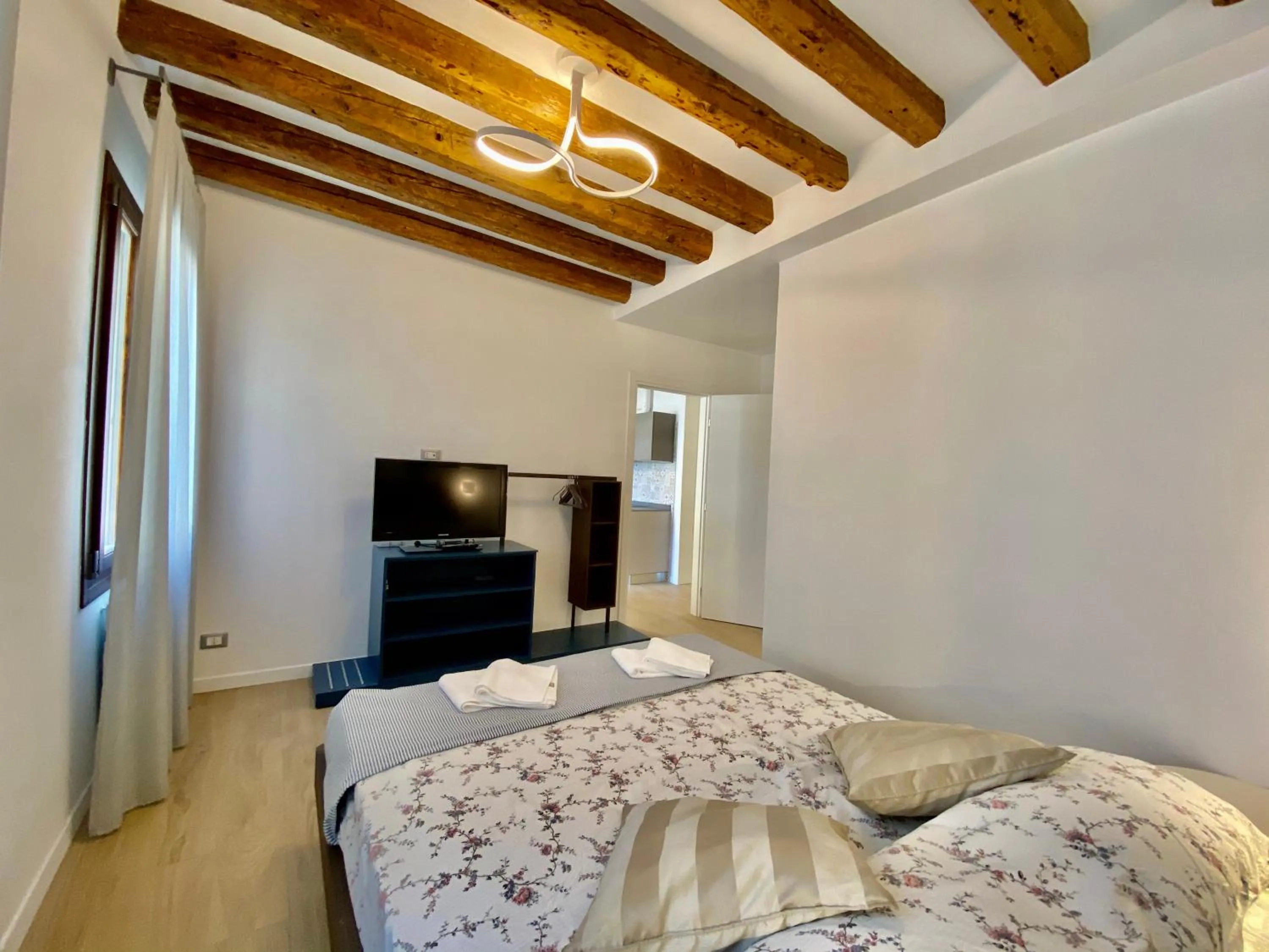 Bed in Suite House 4343 apartments