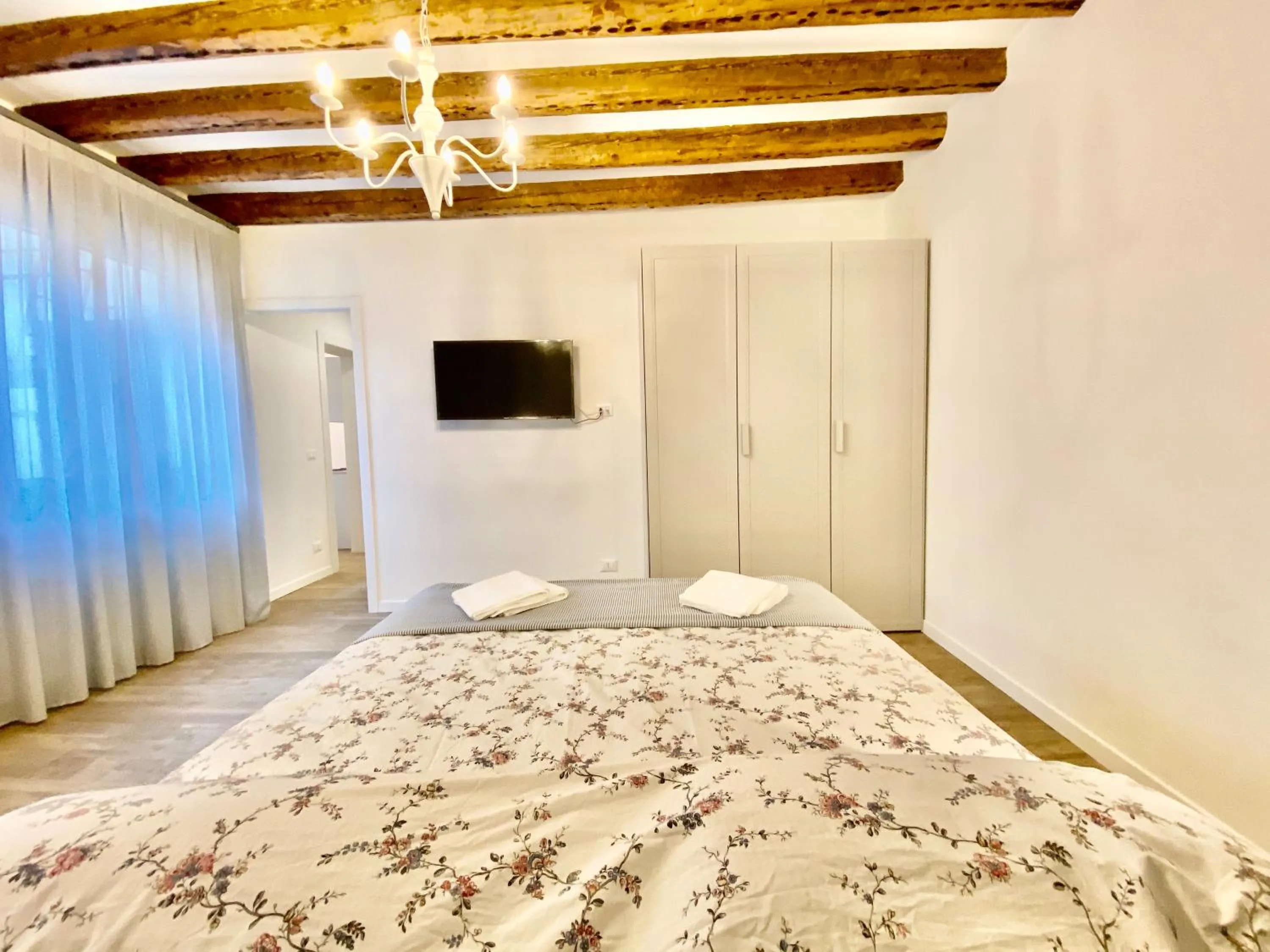 Bed in Suite House 4343 apartments