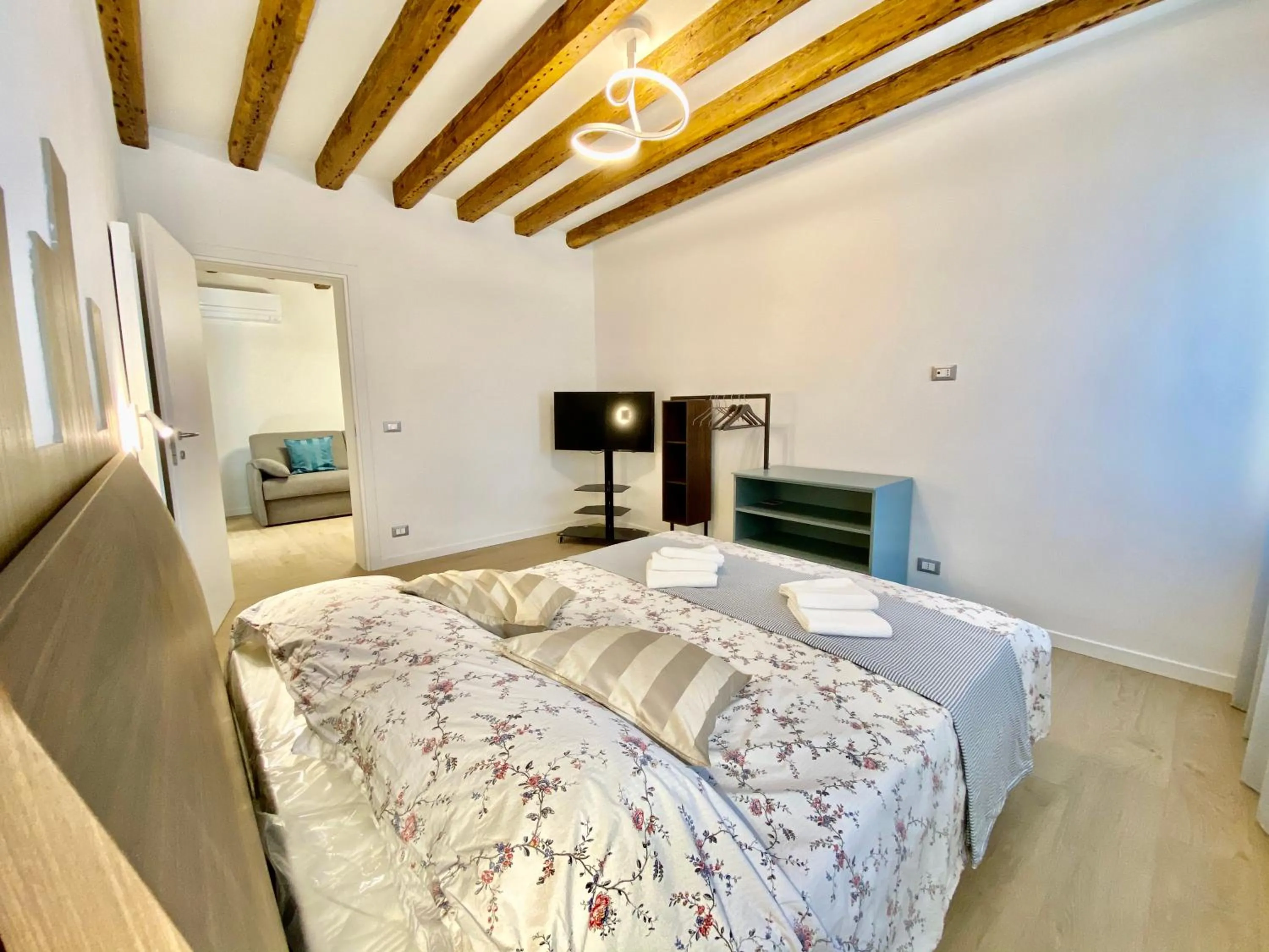 Bed in Suite House 4343 apartments