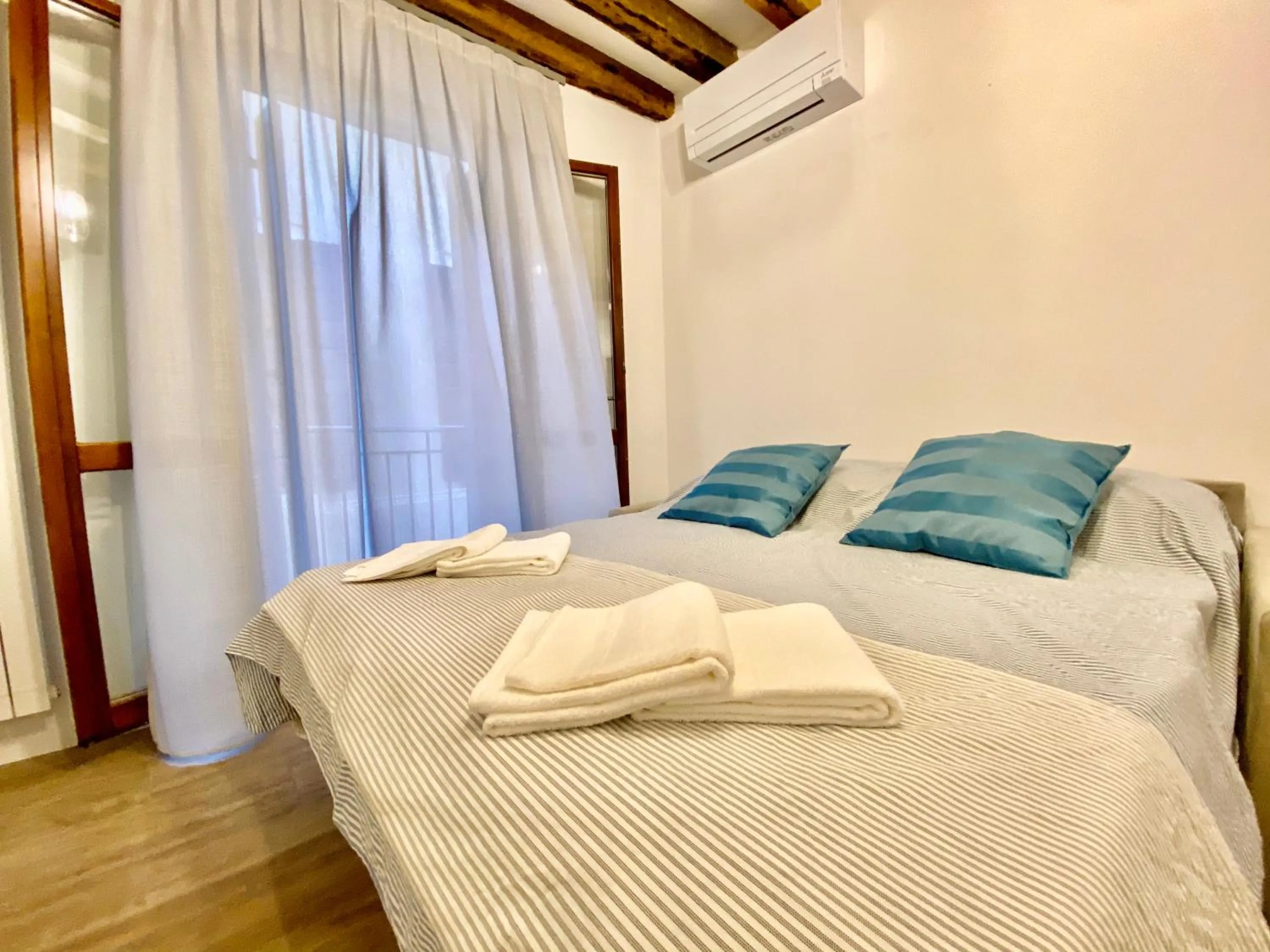 Bed in Suite House 4343 apartments