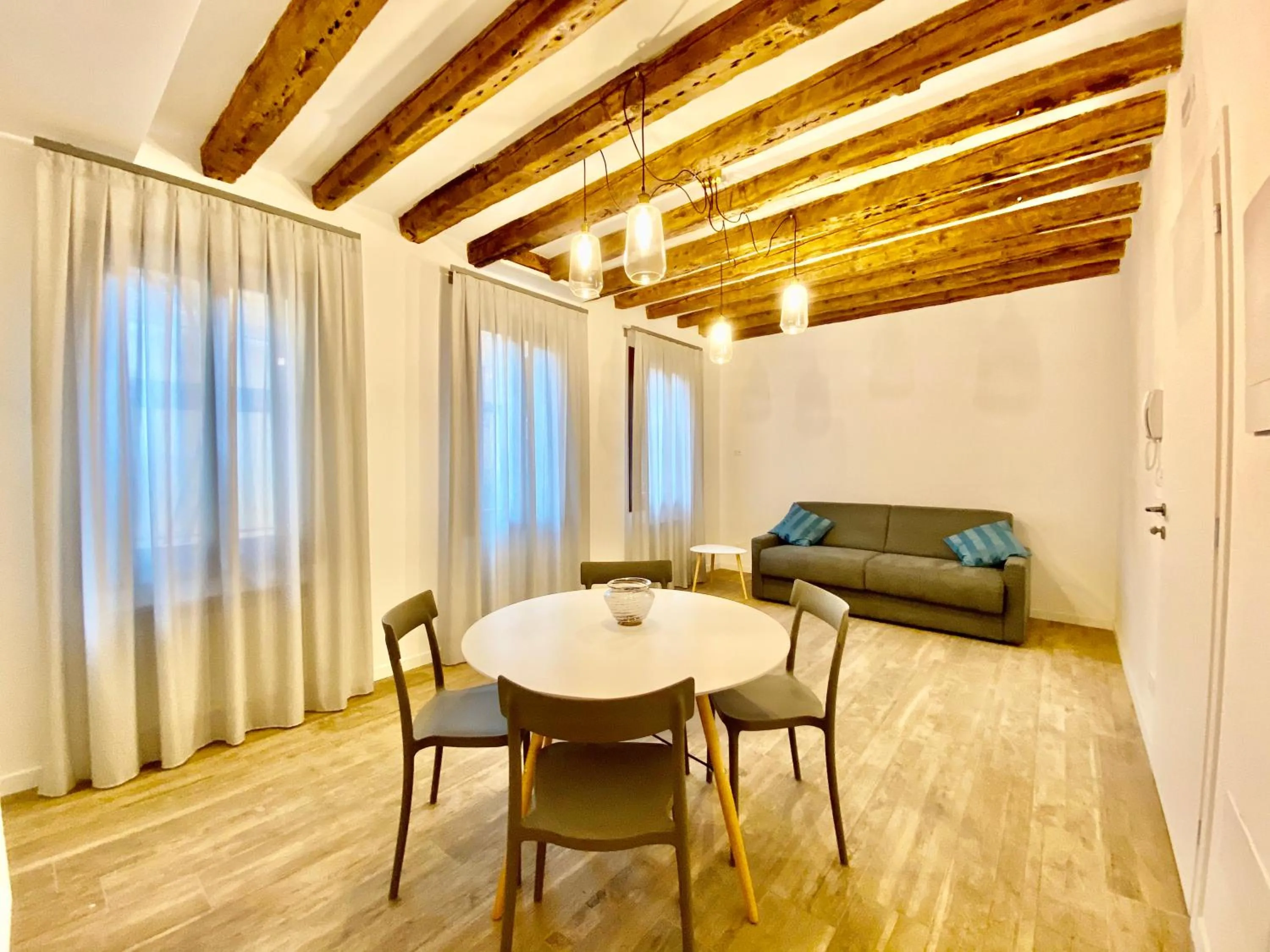 Suite House 4343 apartments