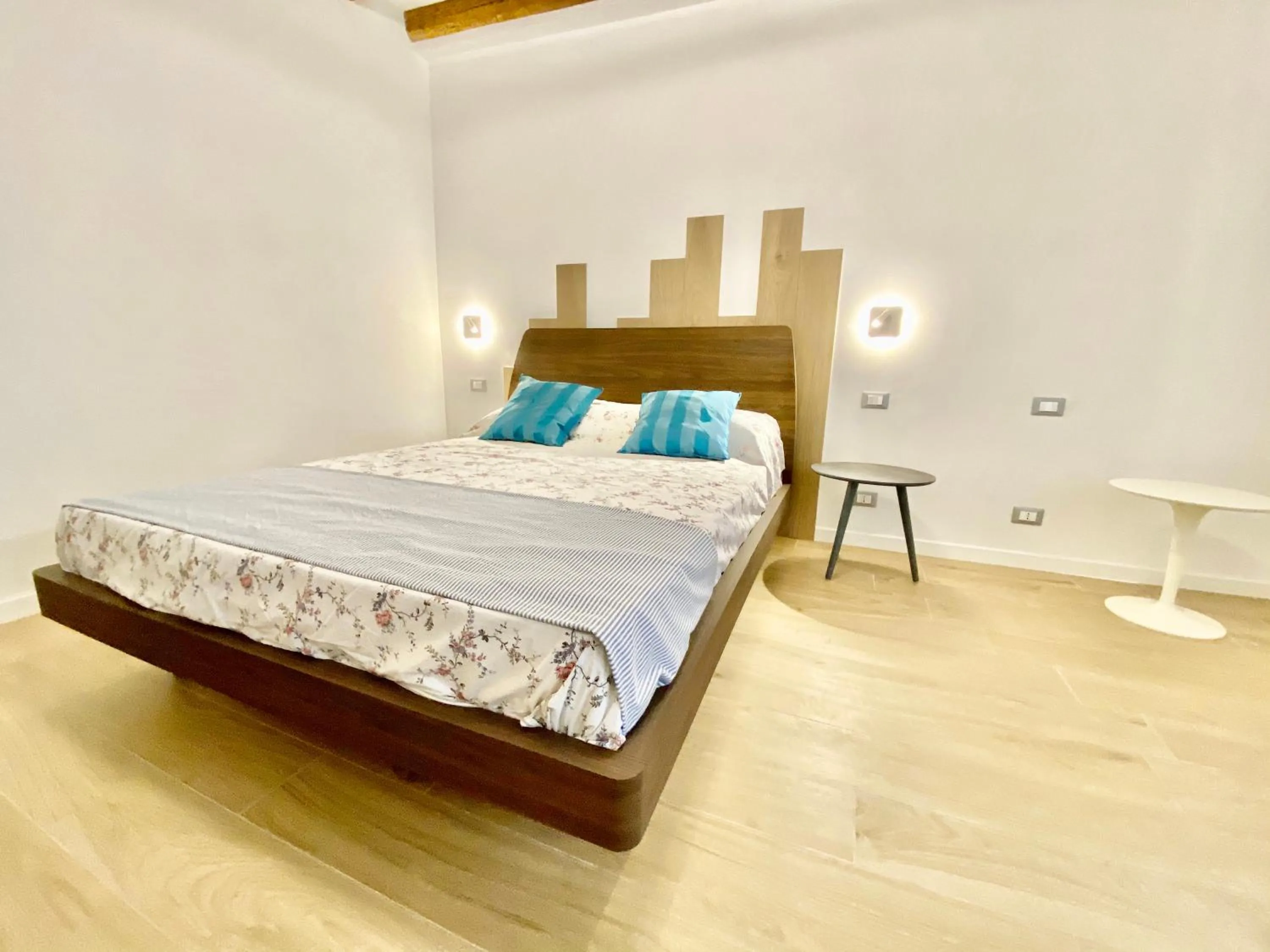 Bed in Suite House 4343 apartments