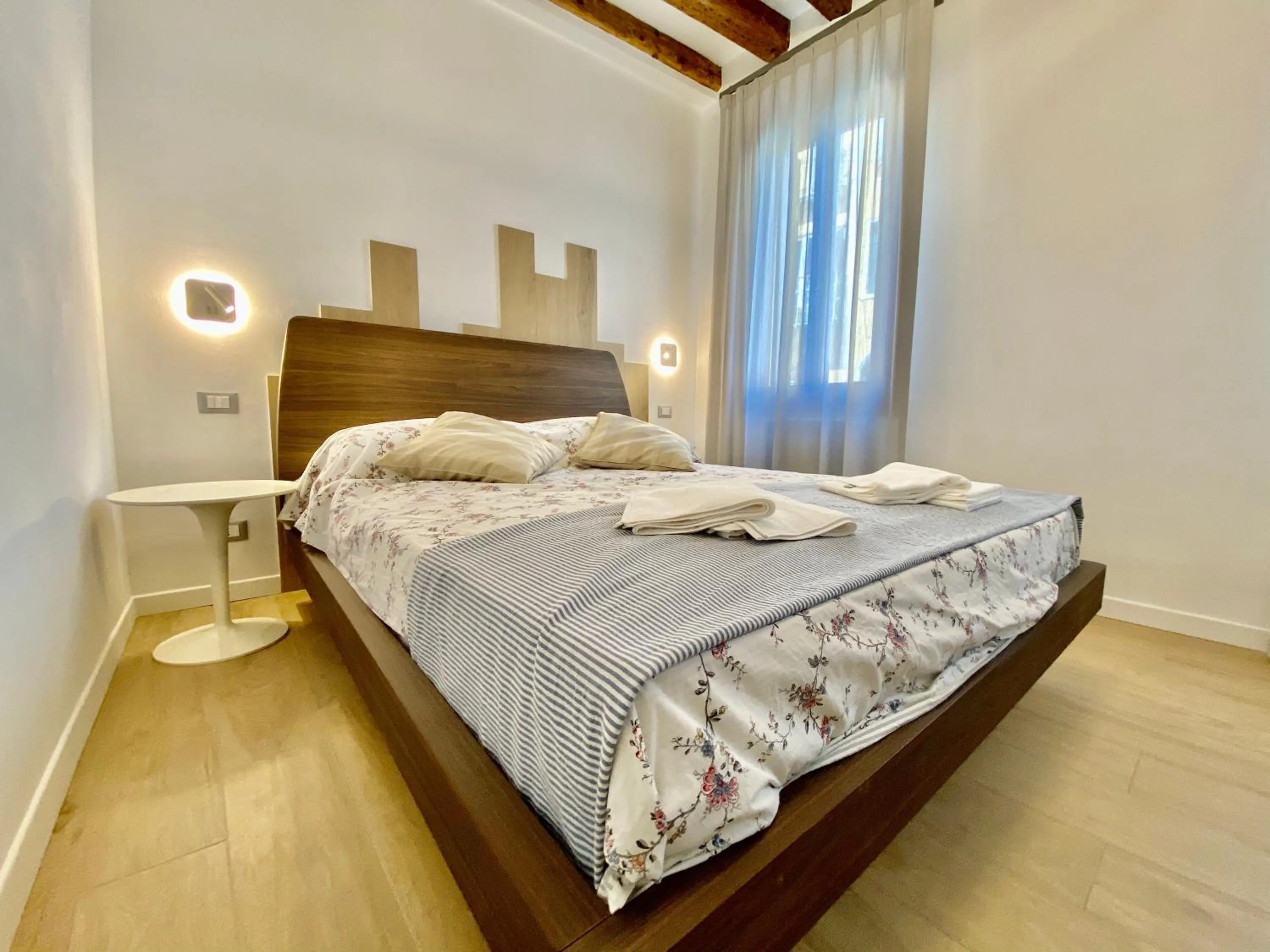 Bed in Suite House 4343 apartments