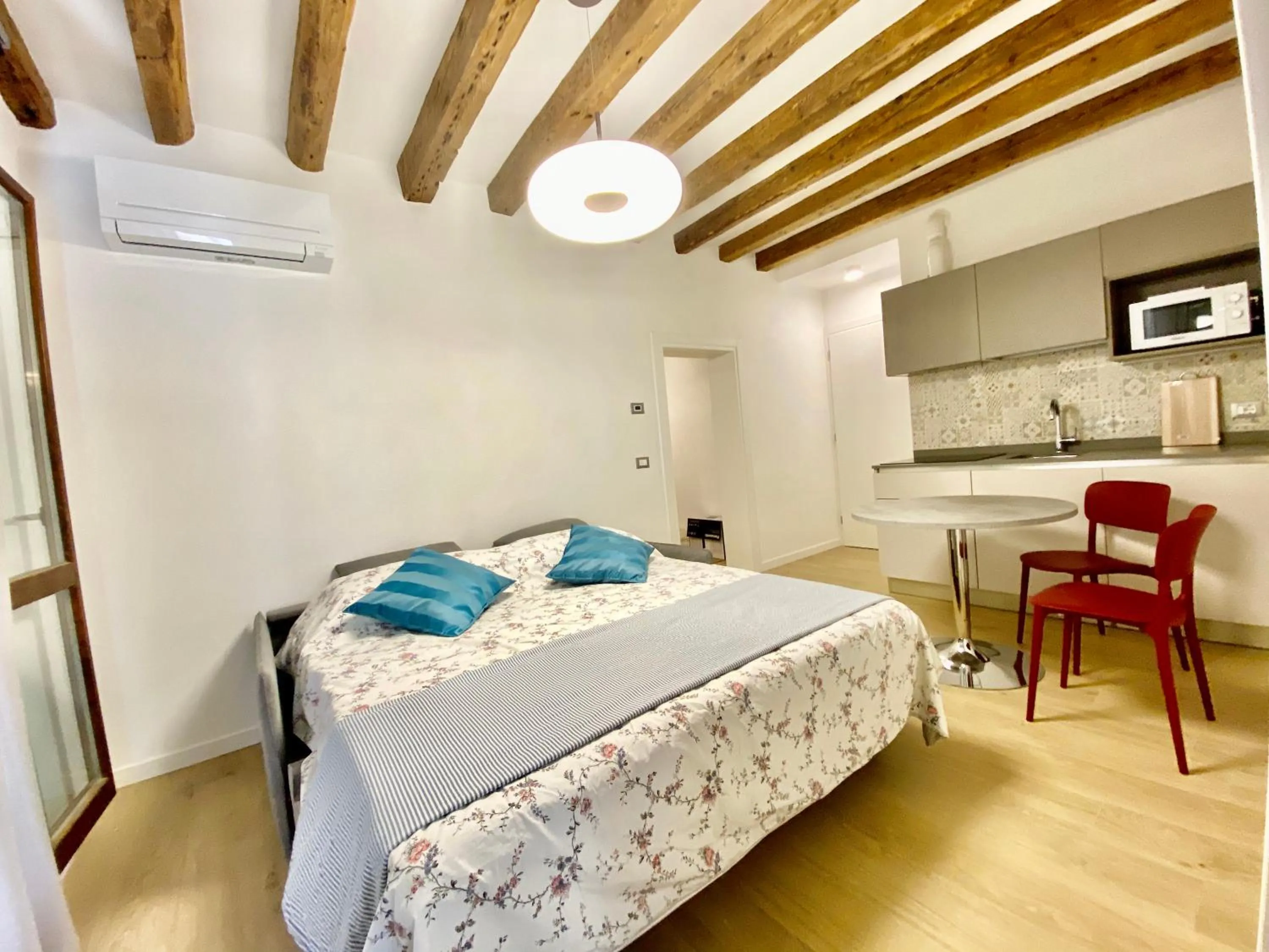 Bed in Suite House 4343 apartments