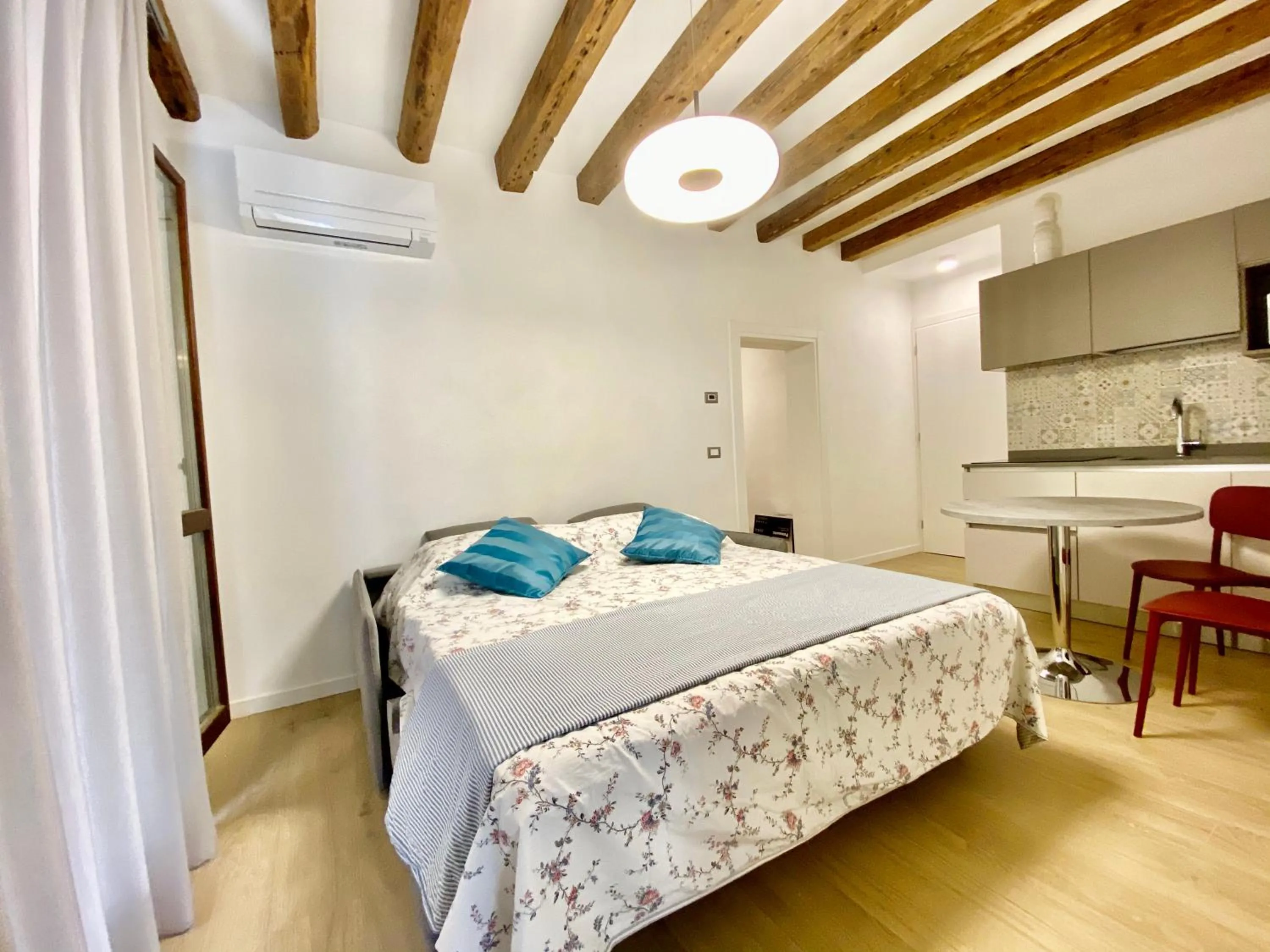 Bed in Suite House 4343 apartments