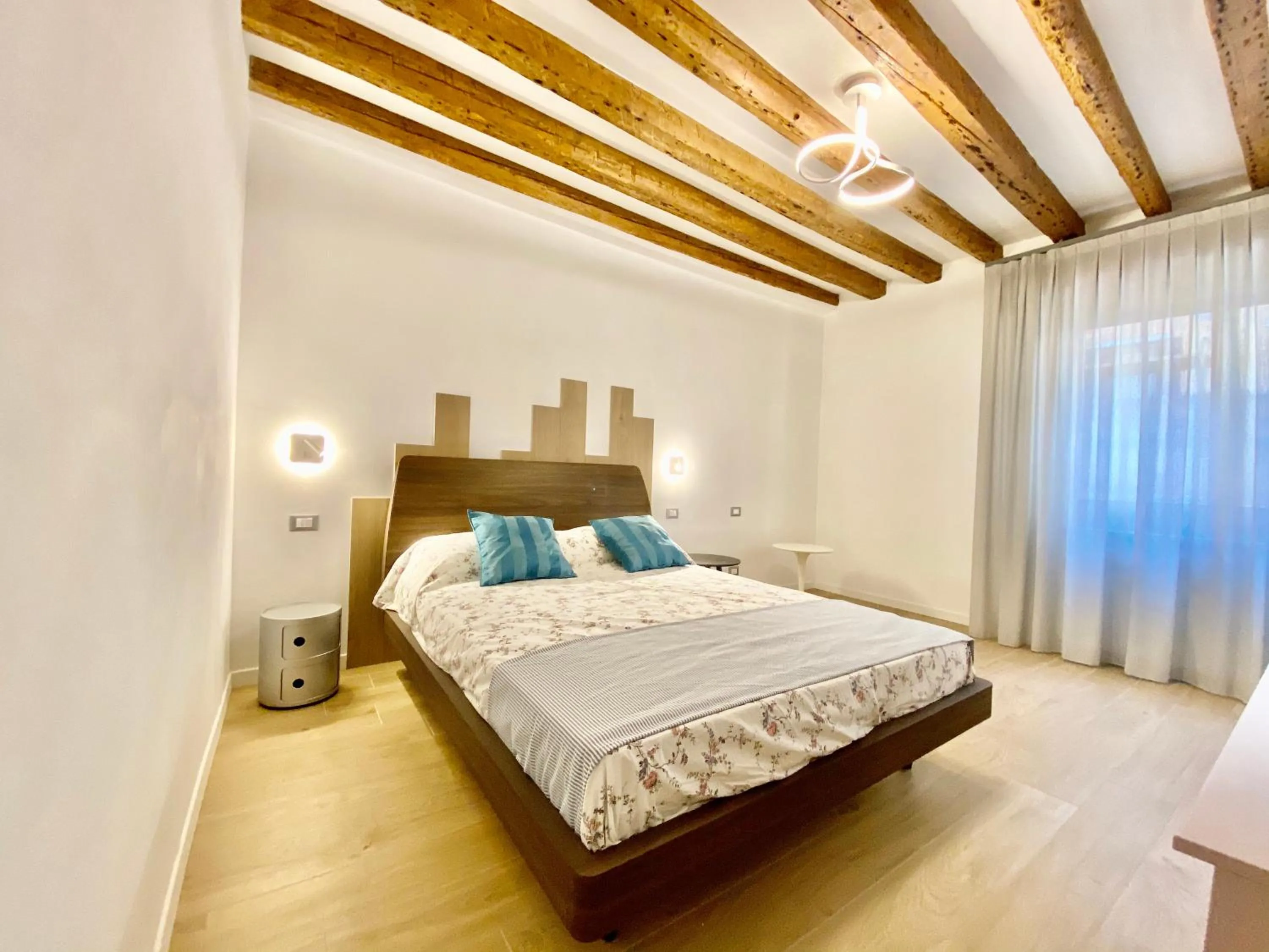 Bed in Suite House 4343 apartments
