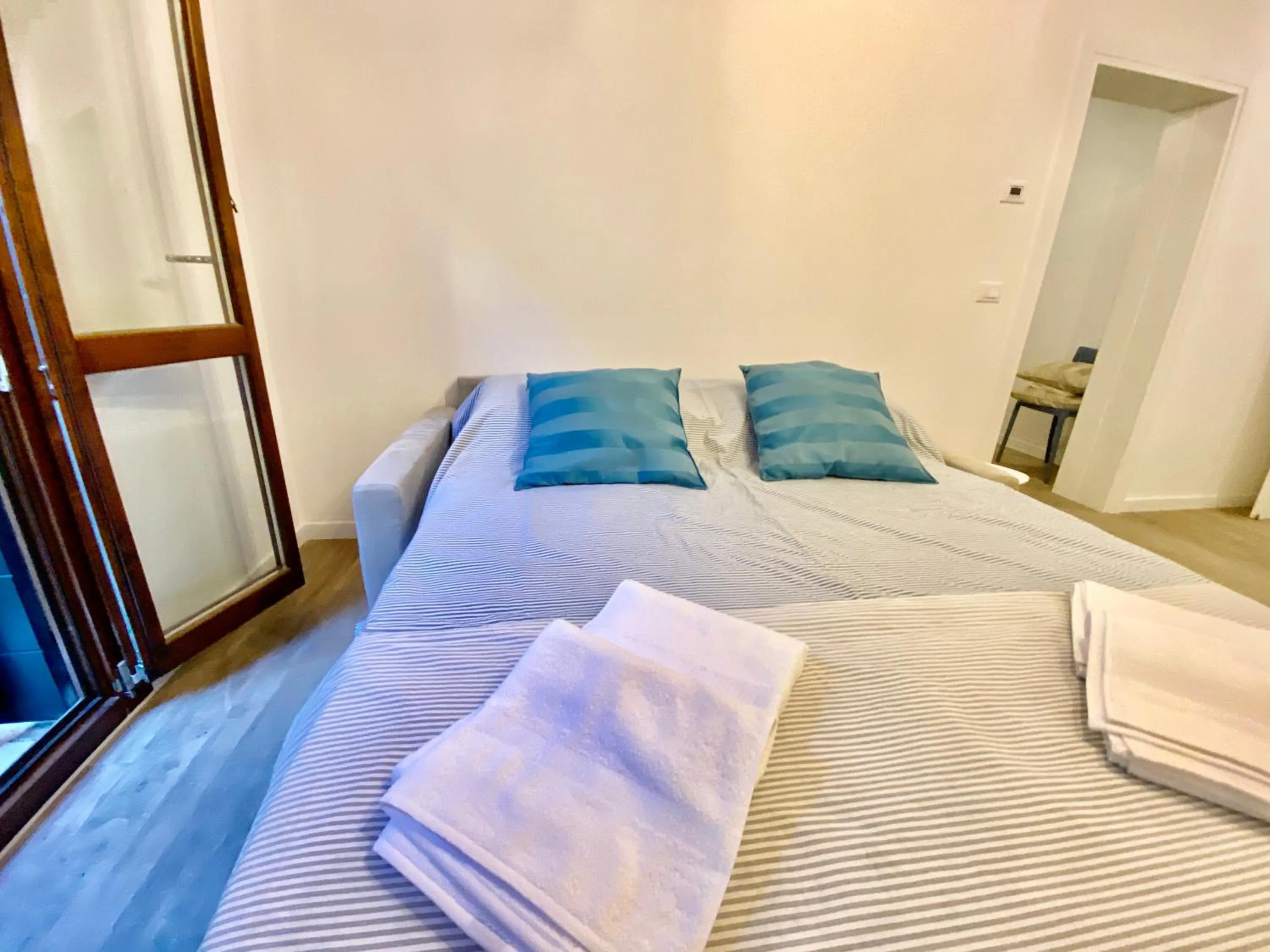 Bed in Suite House 4343 apartments