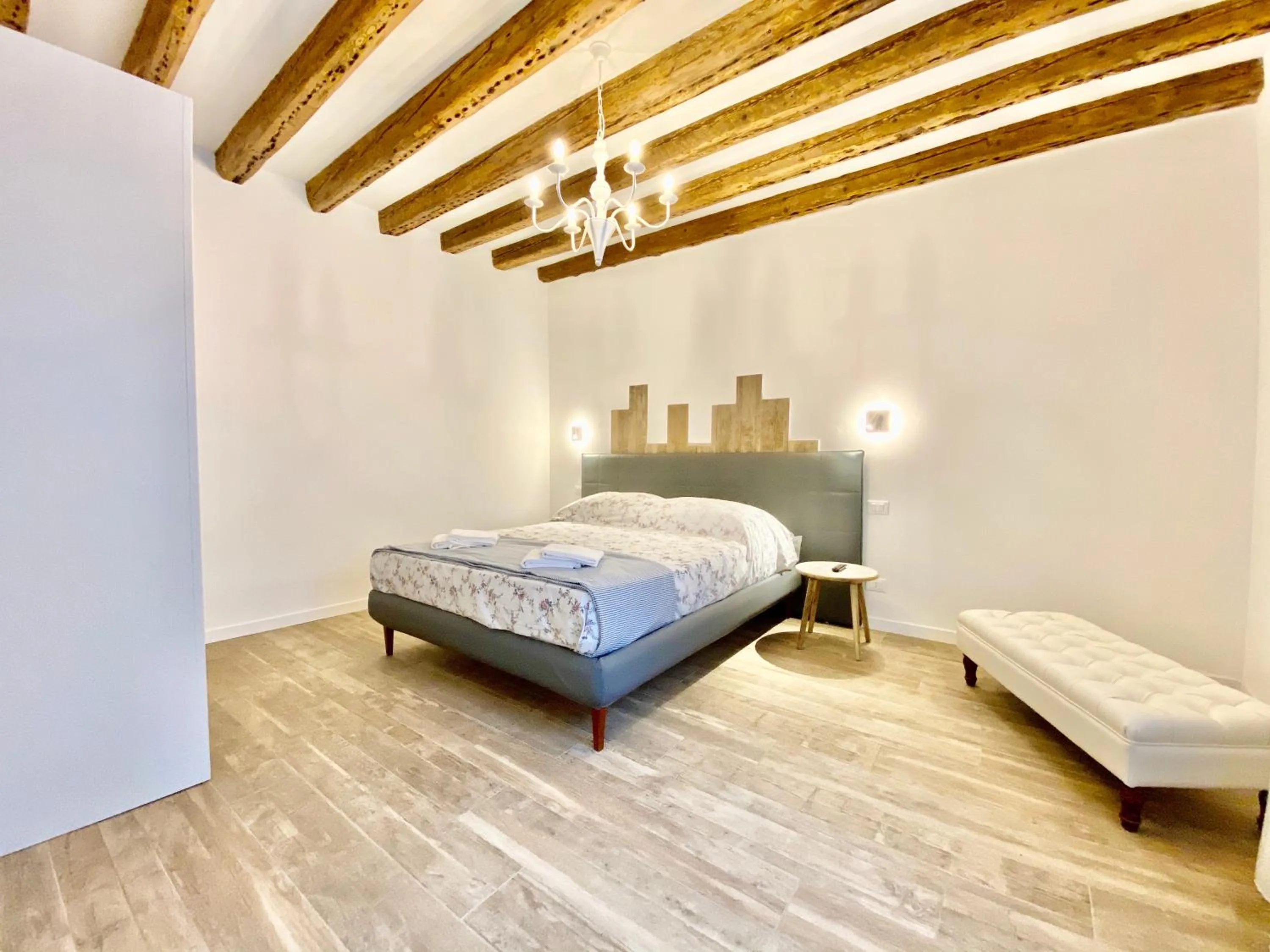 Bed in Suite House 4343 apartments