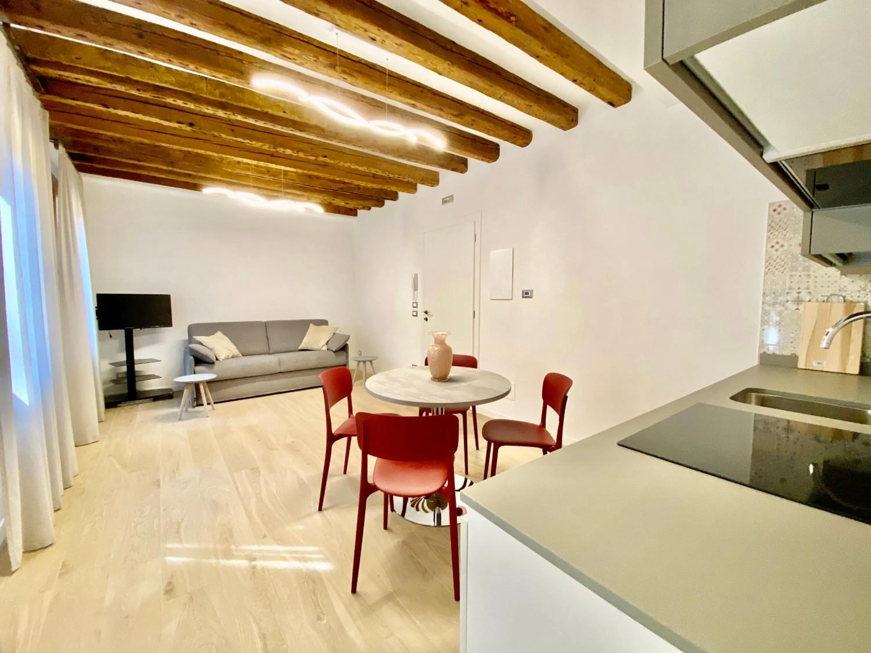 Suite House 4343 apartments