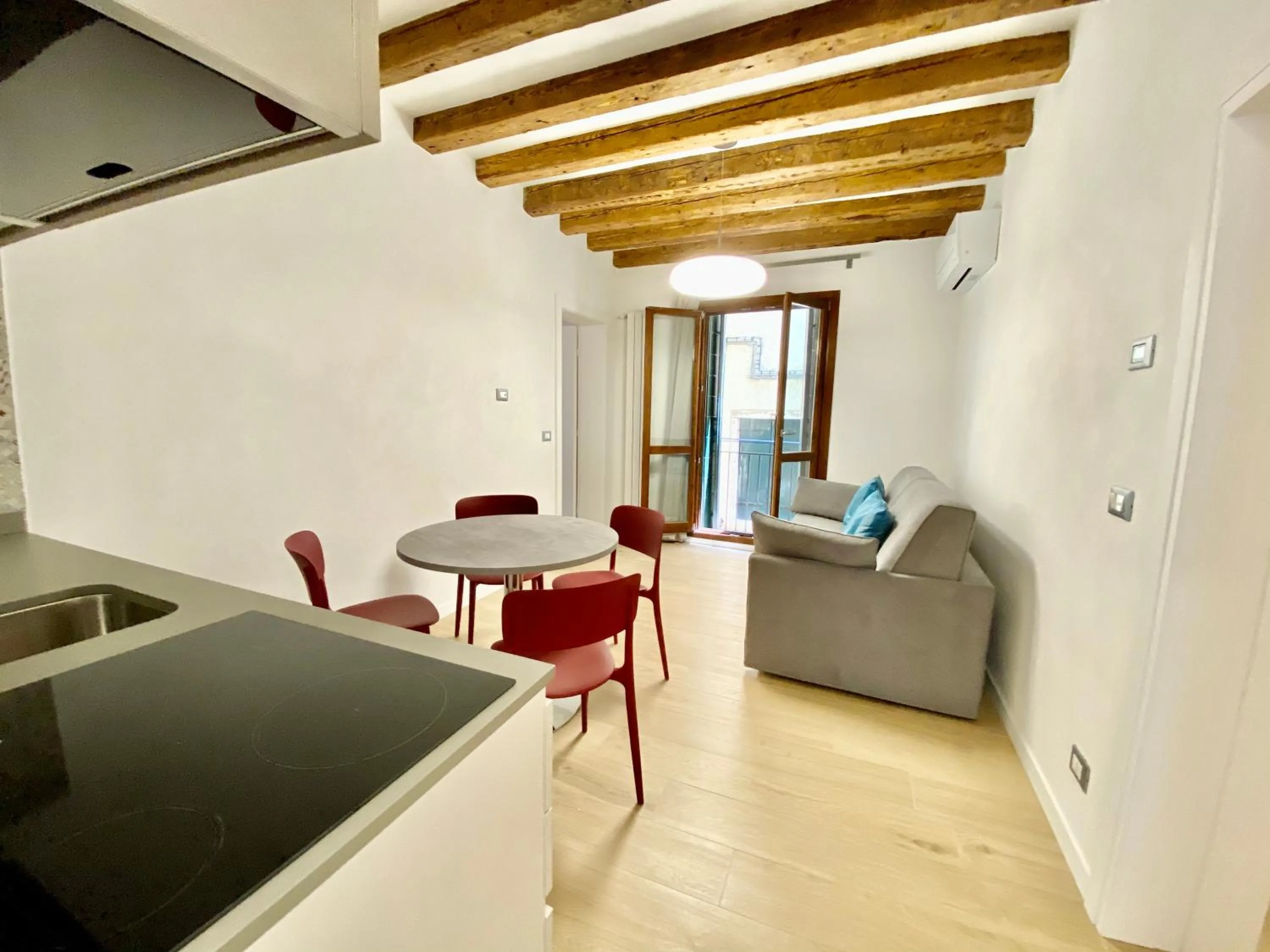 Suite House 4343 apartments