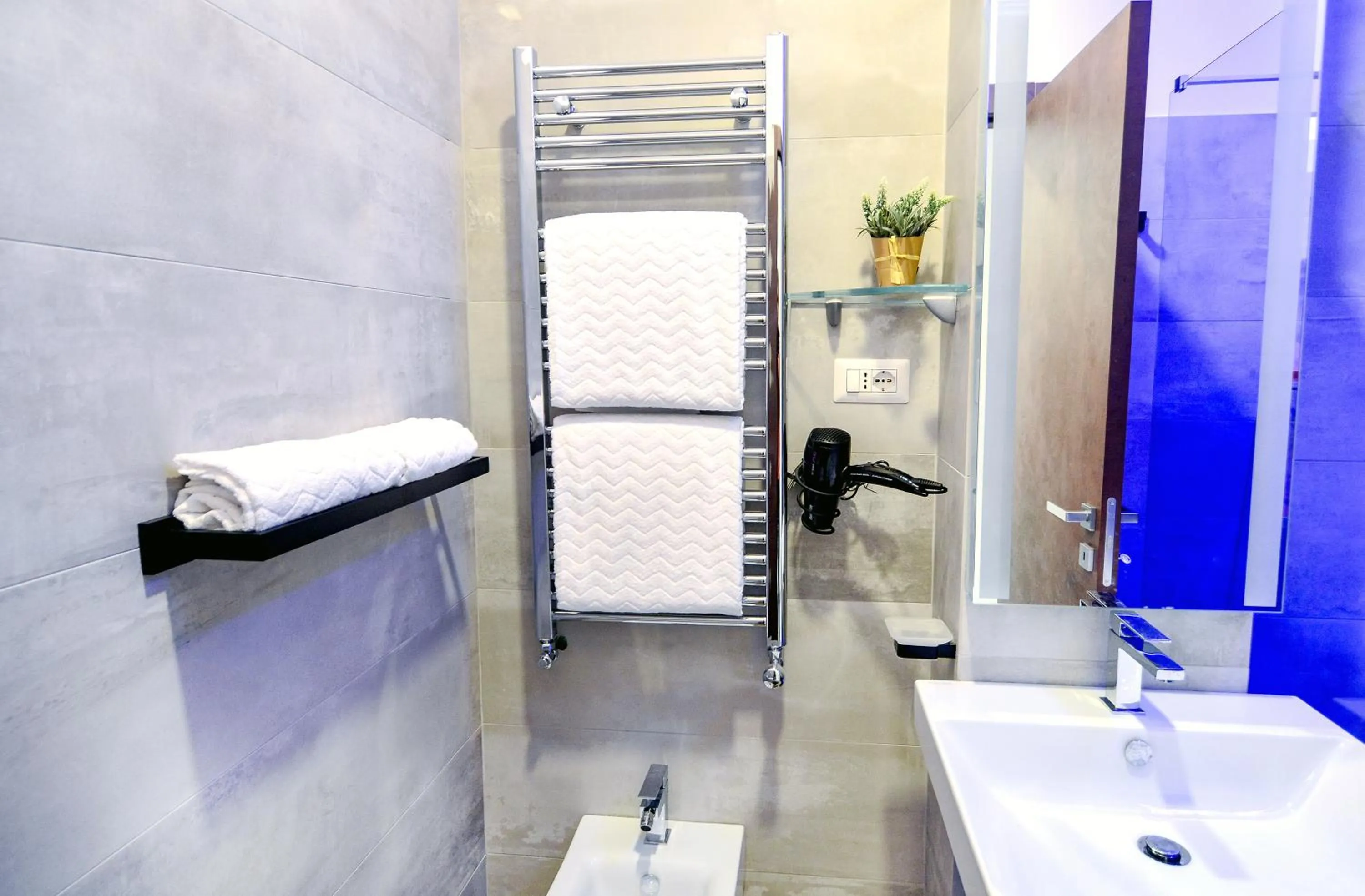 Shower in Sunset Home Sorrento