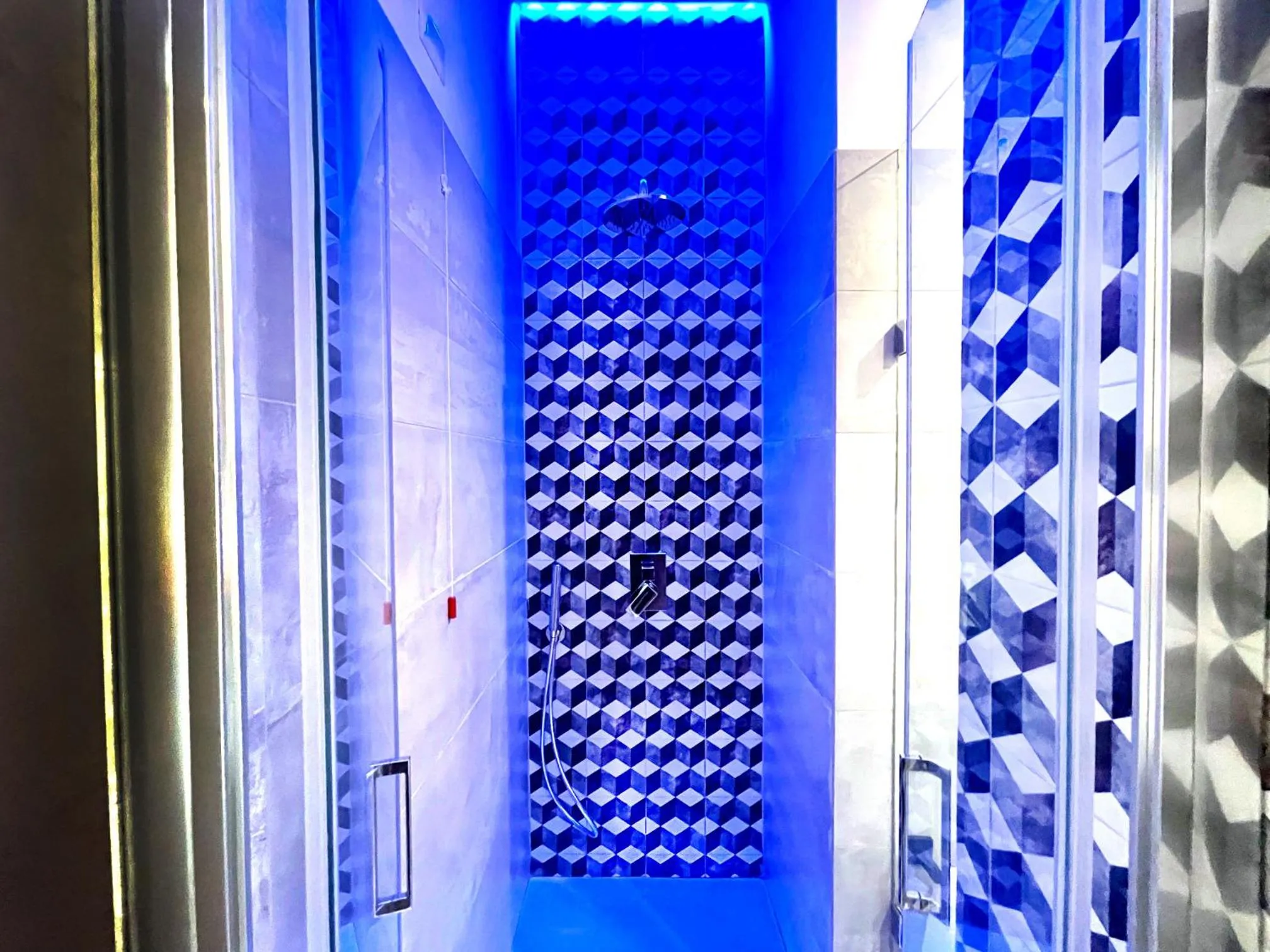 Shower in Sunset Home Sorrento