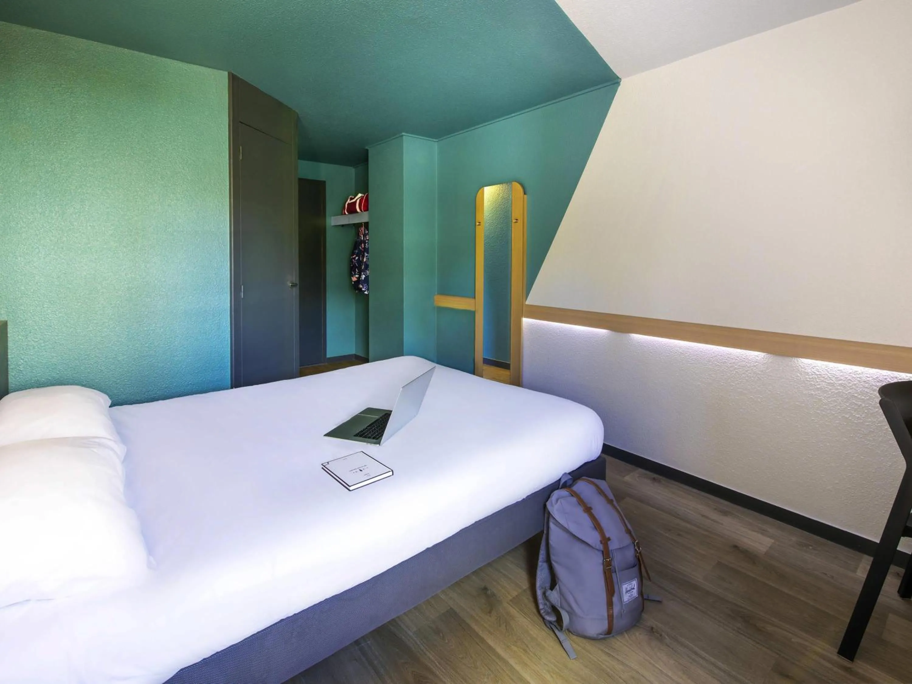 Bedroom, Bed in ibis budget Grenoble Voreppe