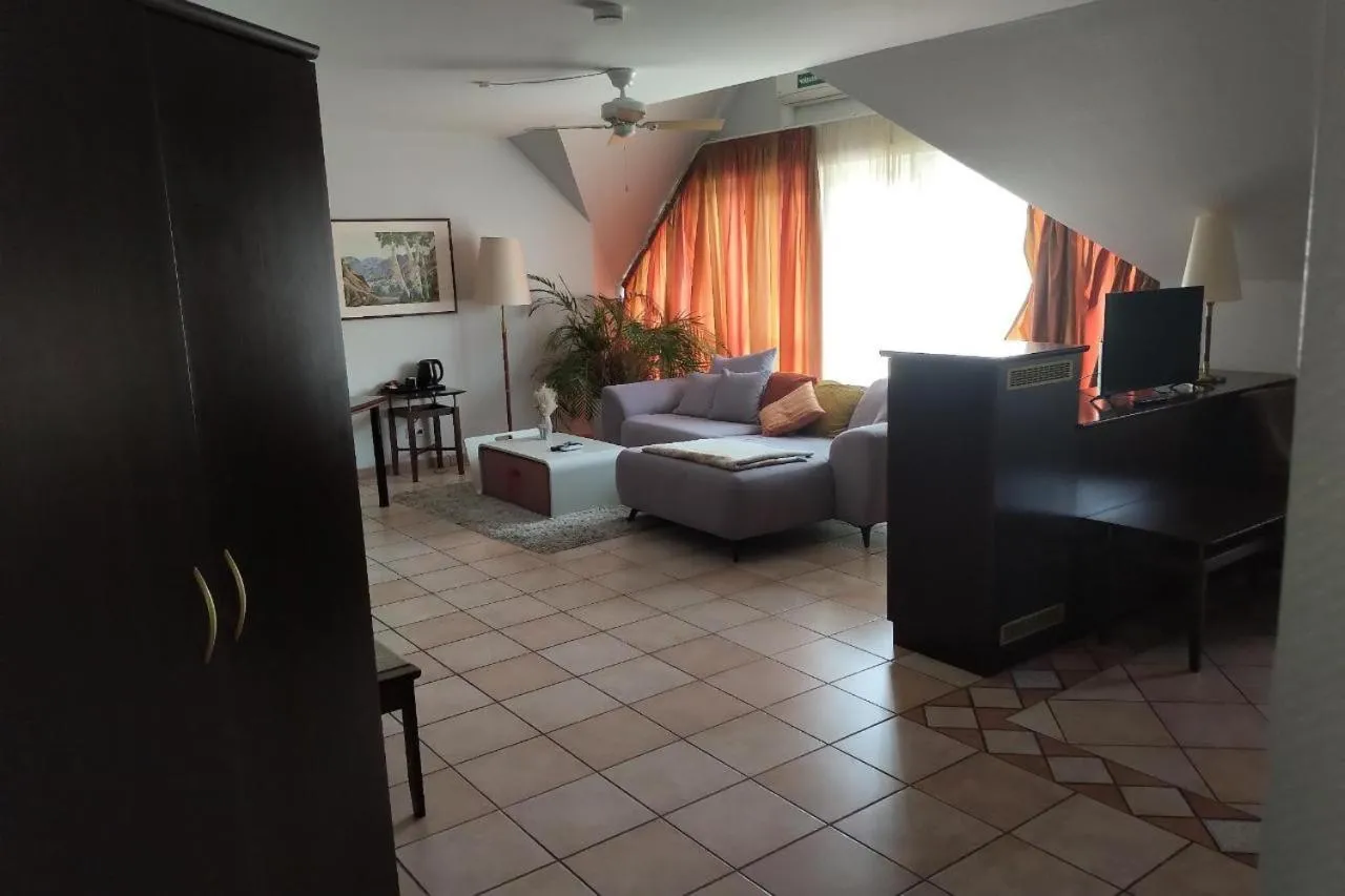 Bedroom, Bed in Tandreas Hotel & Restaurant