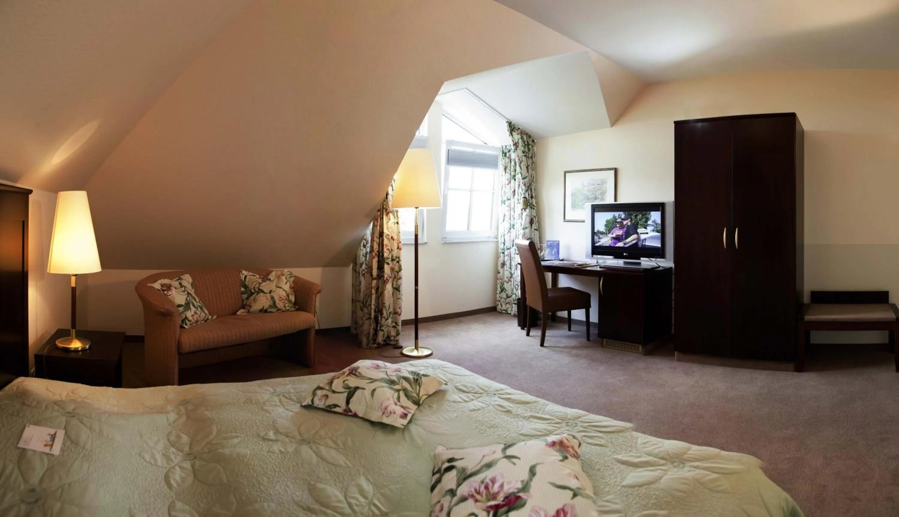 Bed in Tandreas Hotel & Restaurant