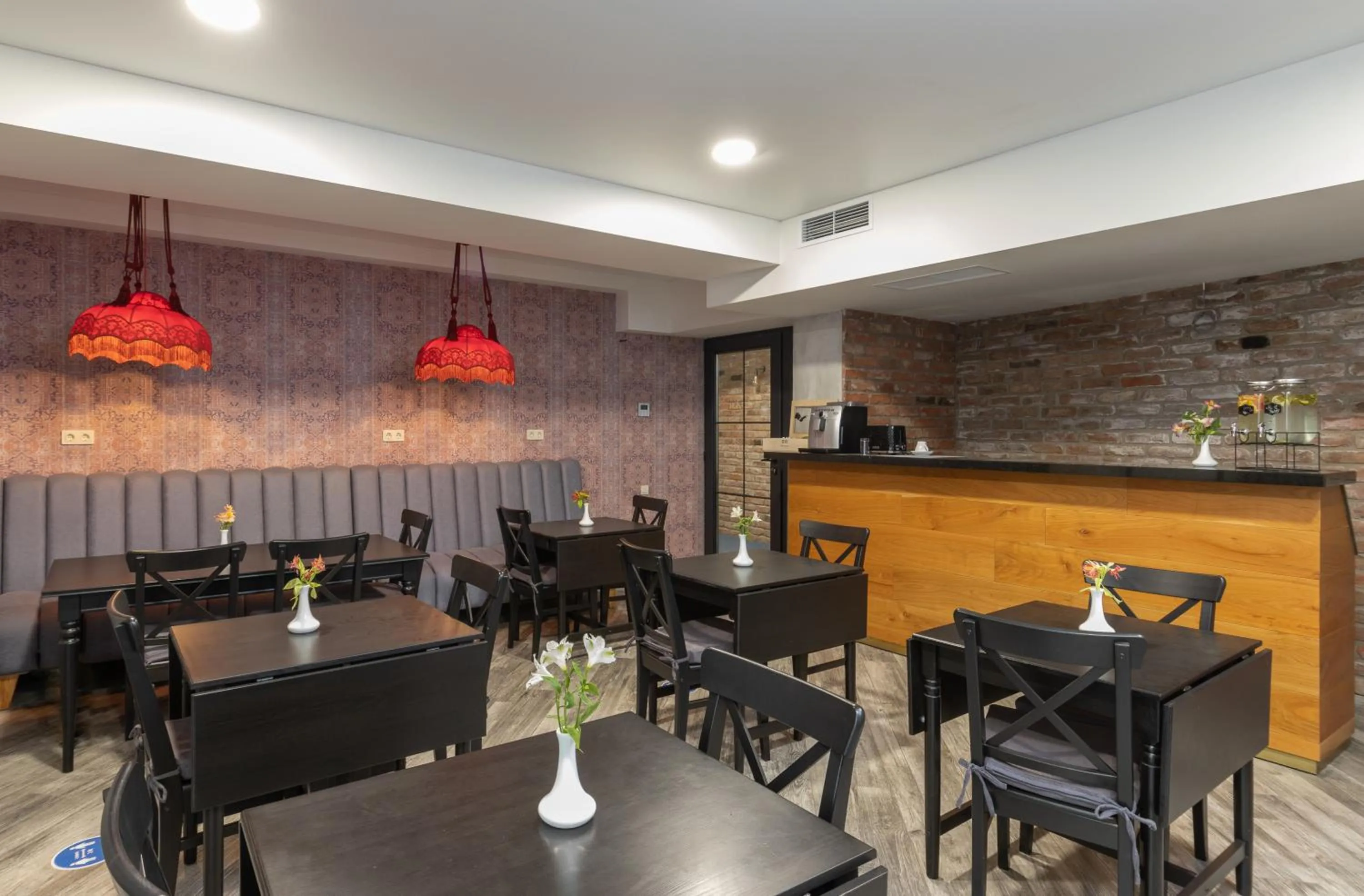 Restaurant/places to eat in Brooch Boutique Hotel