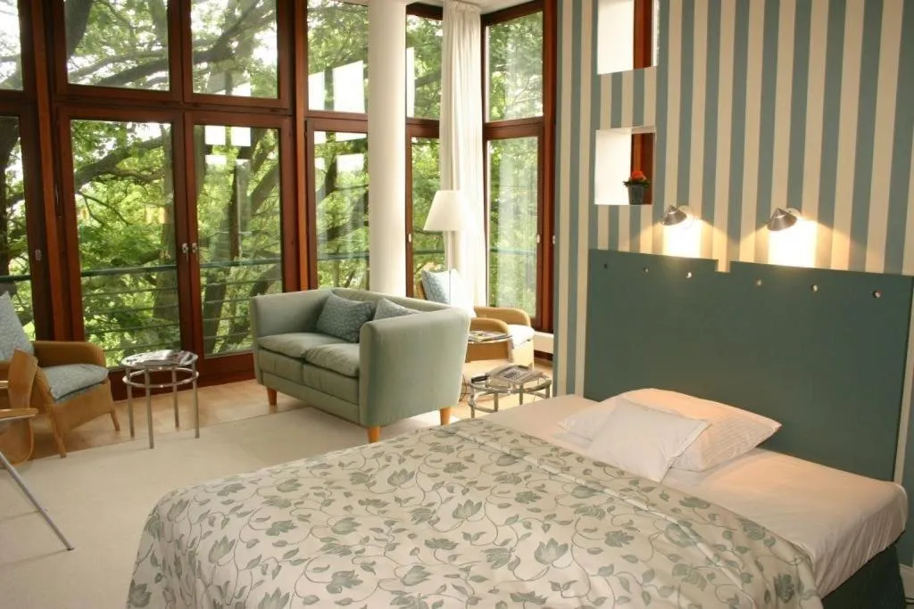 Photo of the whole room, Bed in Privathotel Lindtner Hamburg