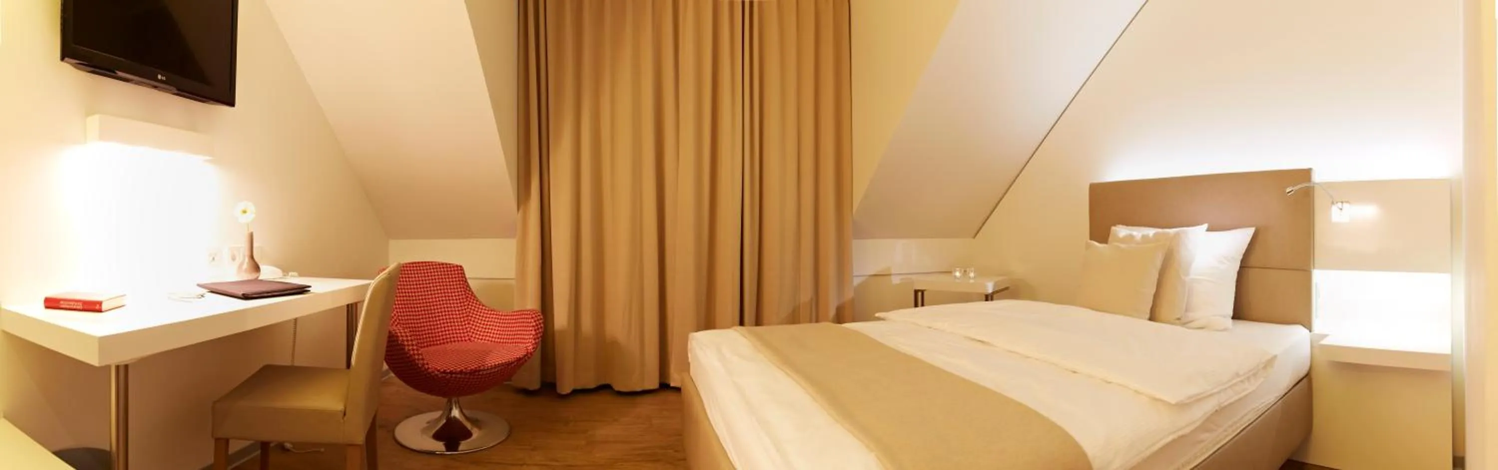 TV and multimedia, Bed in Landhotel Sonne