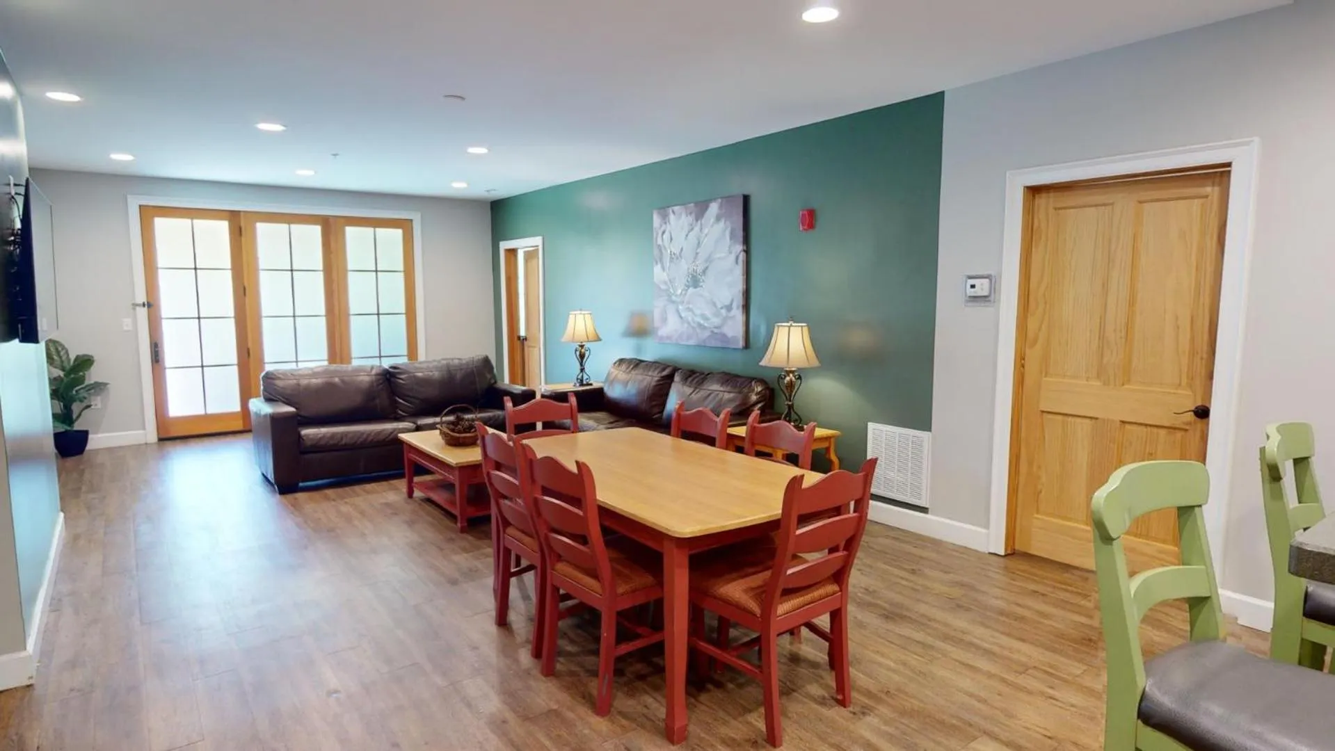 Living room in Viewpoint Condominiums