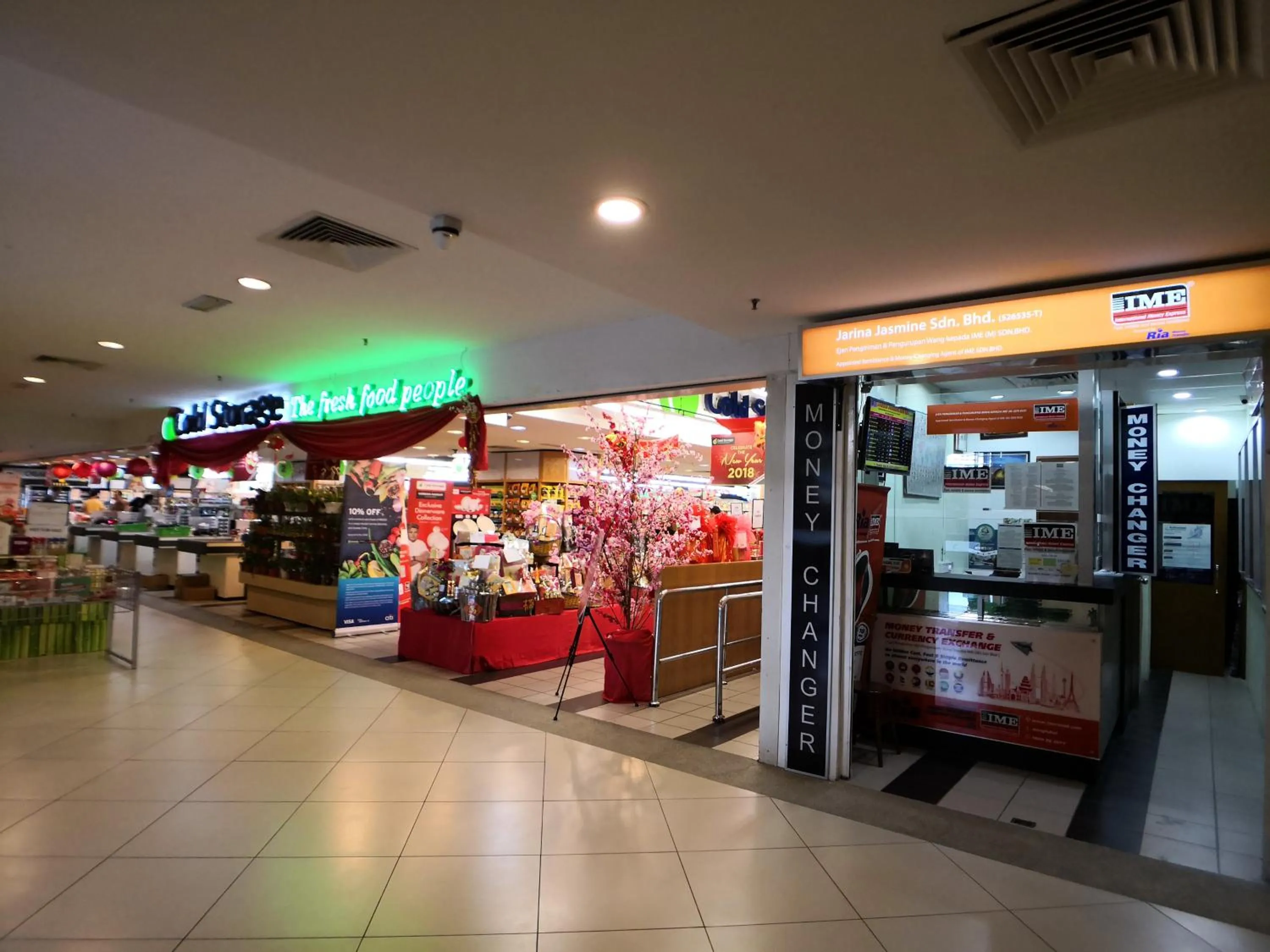 Supermarket/grocery shop in The Landmark by Comfy