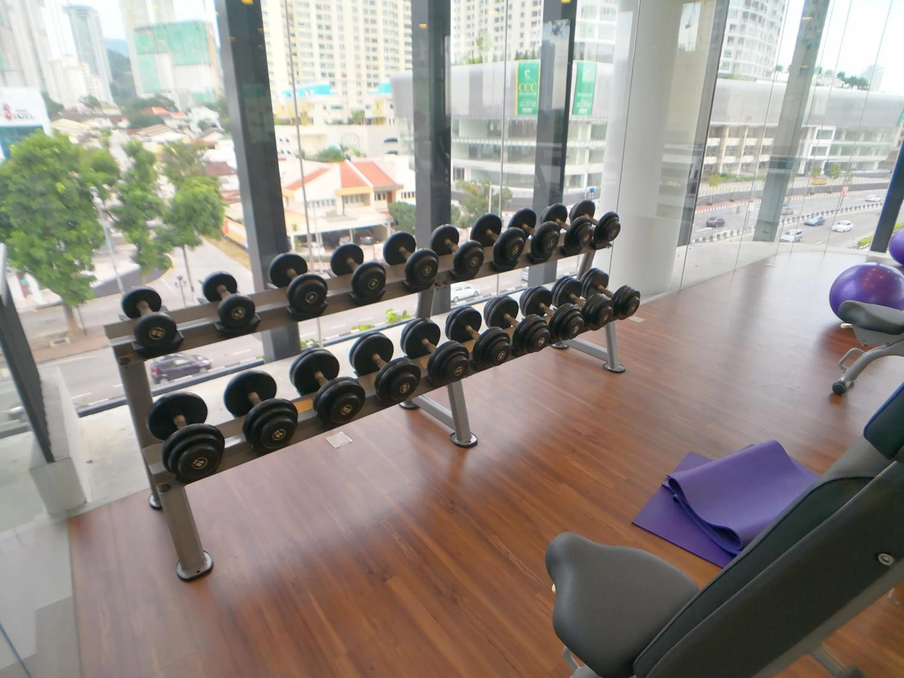 Fitness centre/facilities in The Landmark by Comfy