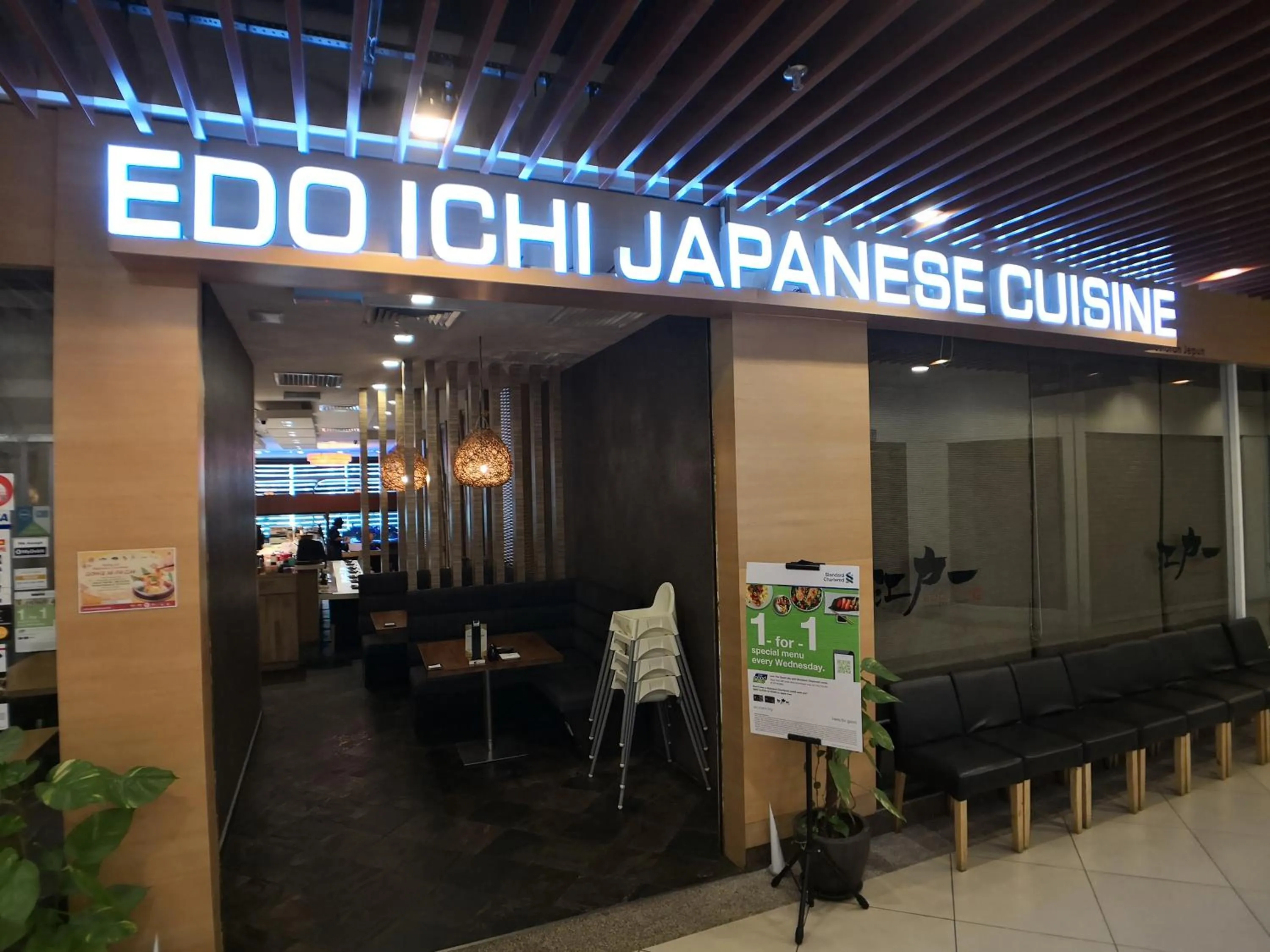 Restaurant/places to eat in The Landmark by Comfy