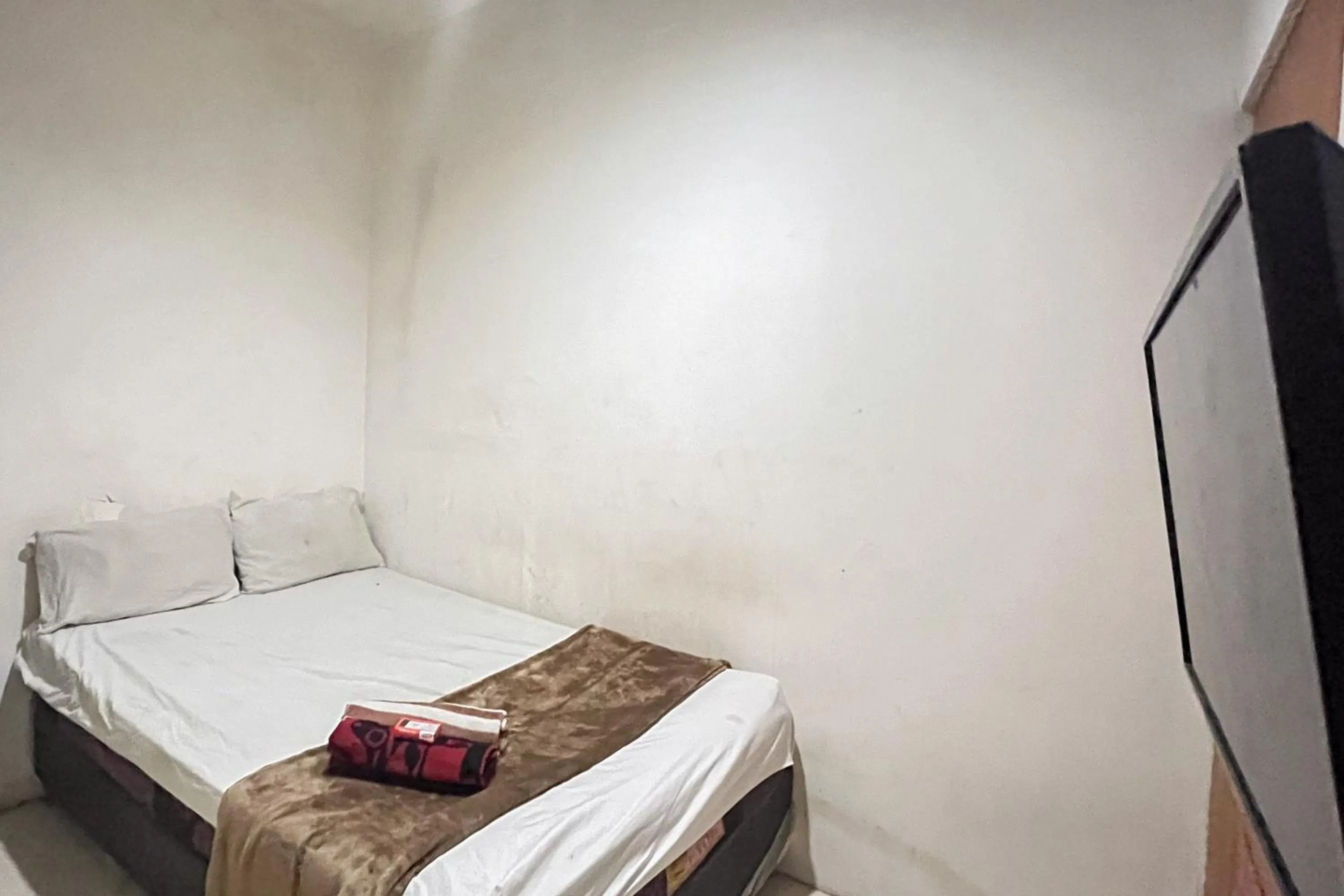 Bedroom, Bed in Good Sleep 1 RedPartner