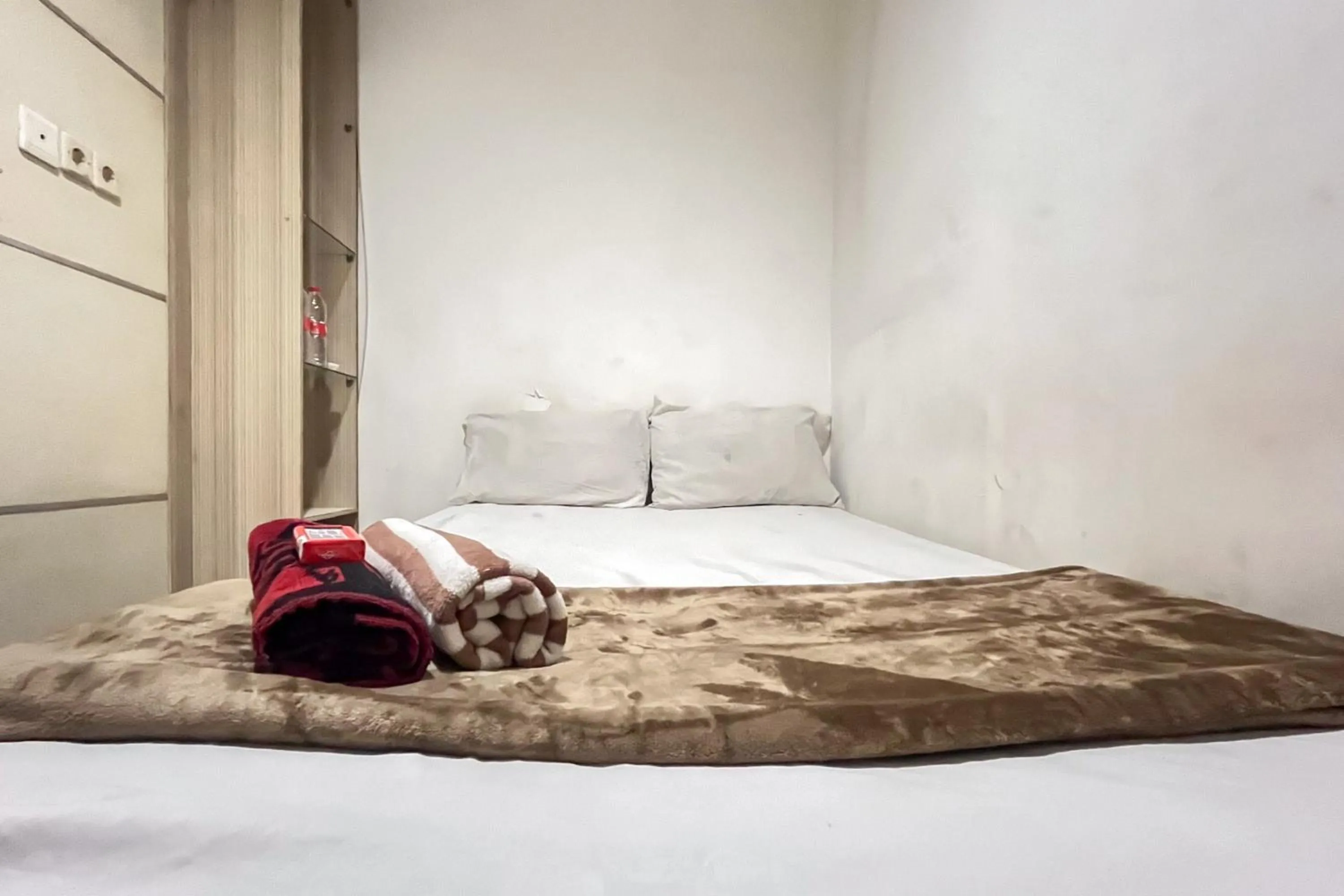 Bedroom, Bed in Good Sleep 1 RedPartner