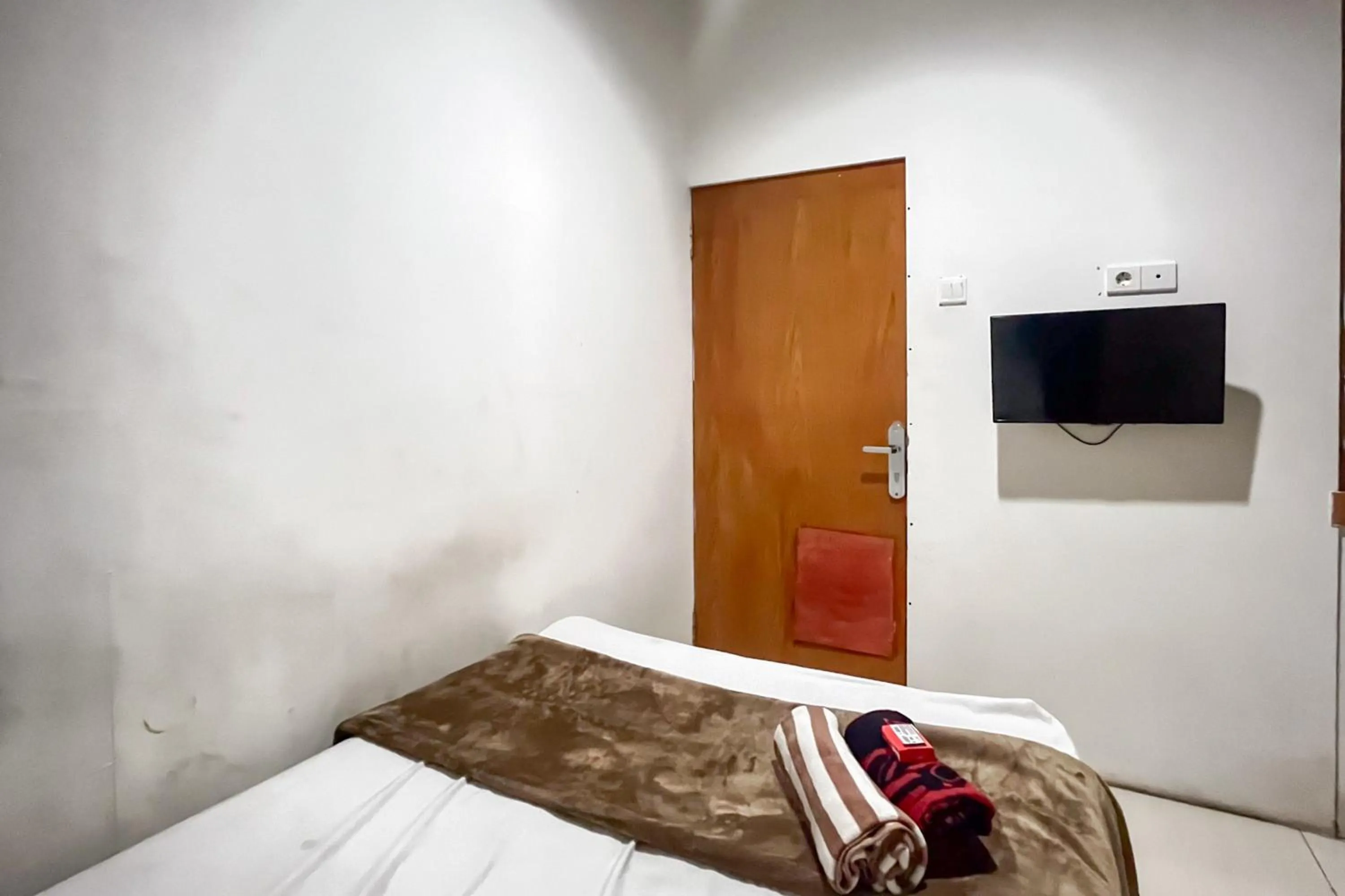 Bedroom, Bed in Good Sleep 1 RedPartner