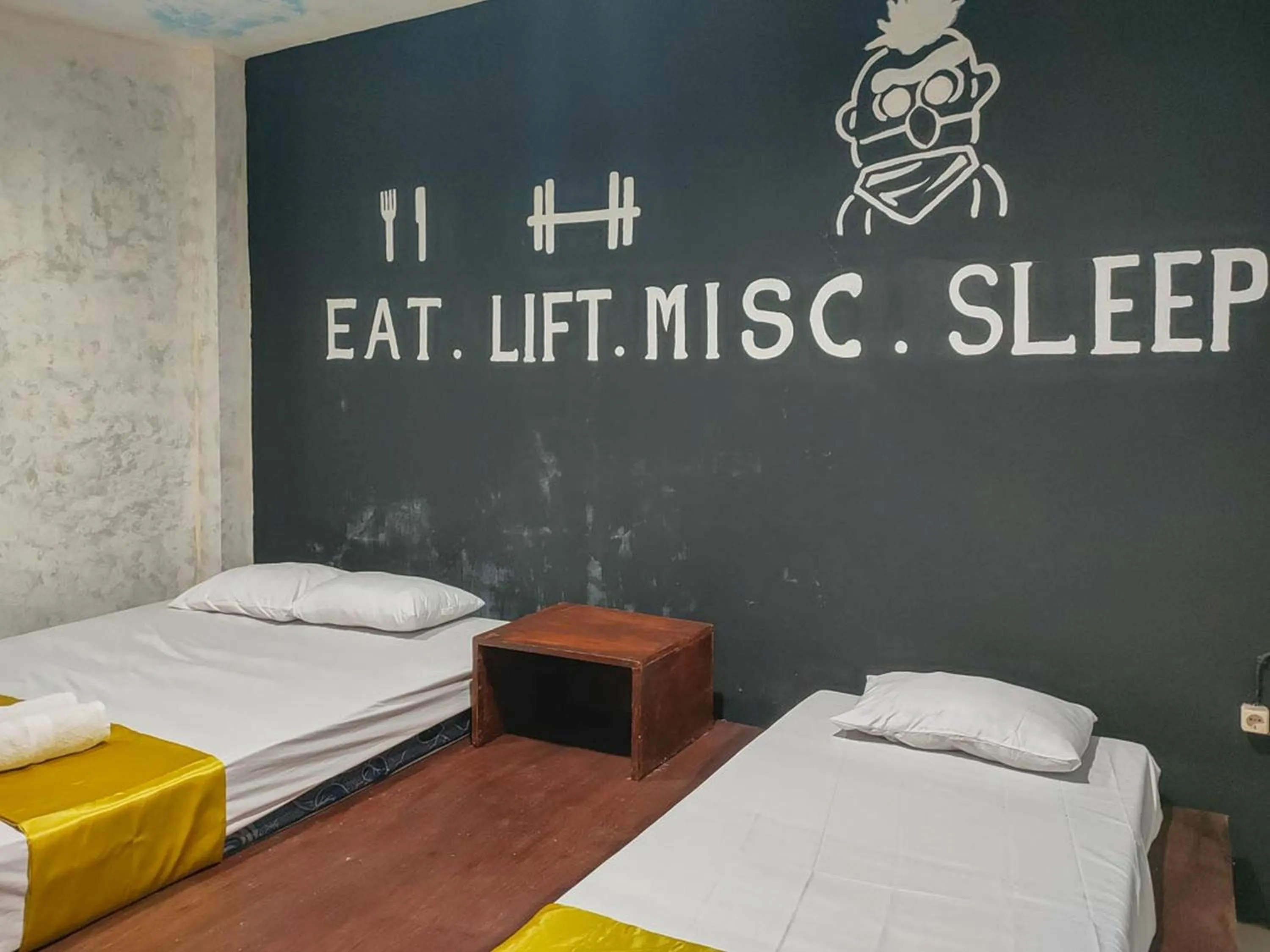 Bedroom, Bed in Yellow Sapphire RedPartner near Mayjend Sungkono