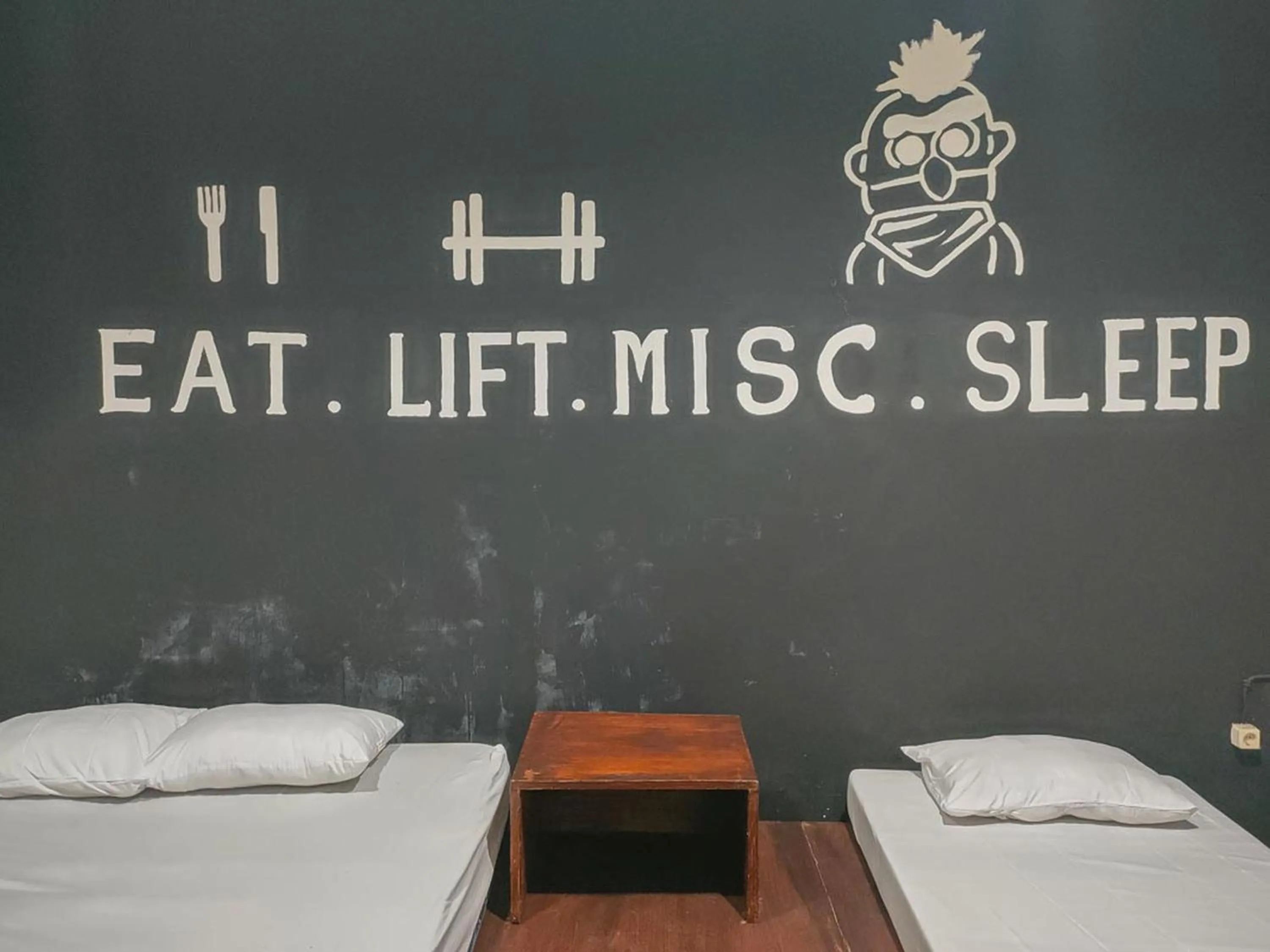 Bedroom, Bed in Yellow Sapphire RedPartner near Mayjend Sungkono