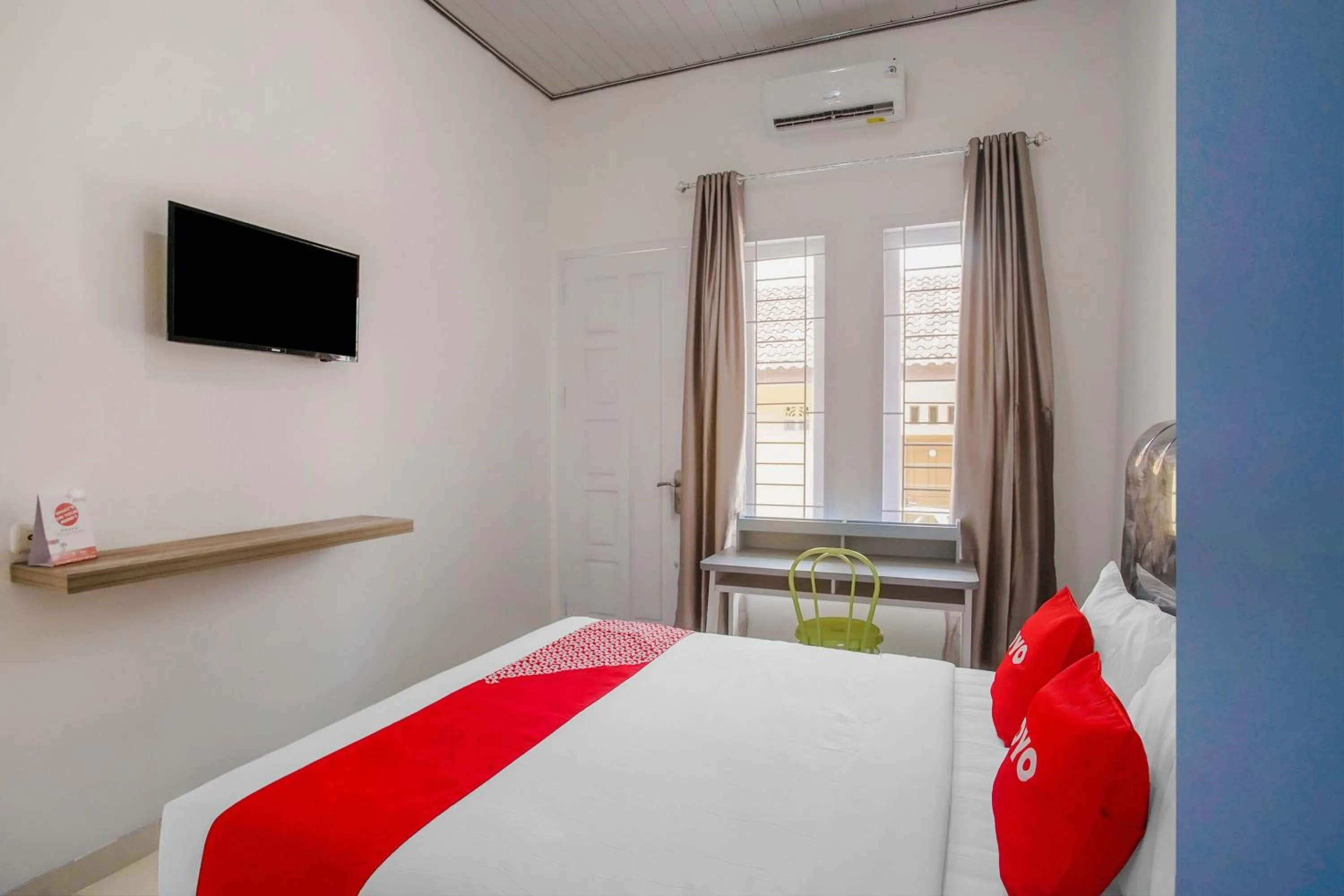 Photo of the whole room, Bed in Hotel O Wisma Bambu Syariah