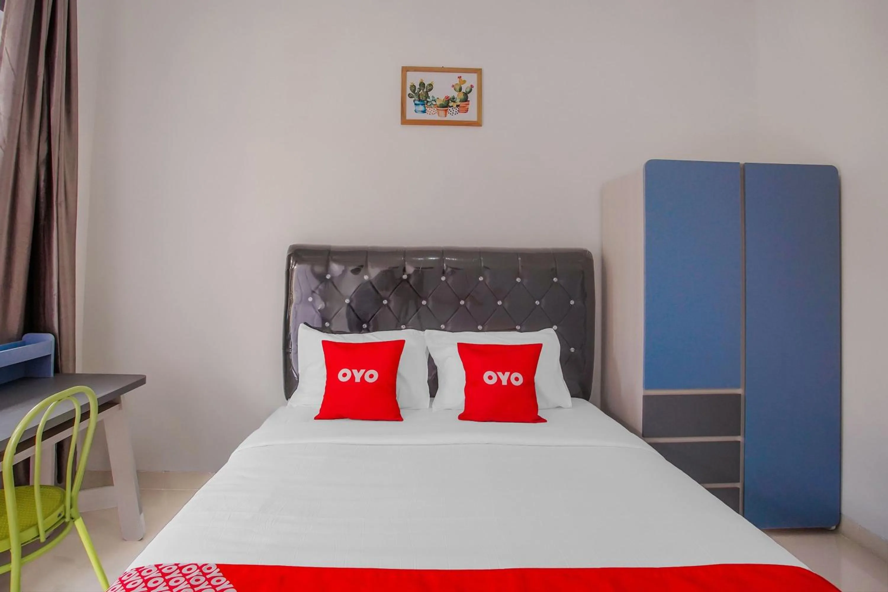 Photo of the whole room, Bed in Hotel O Wisma Bambu Syariah