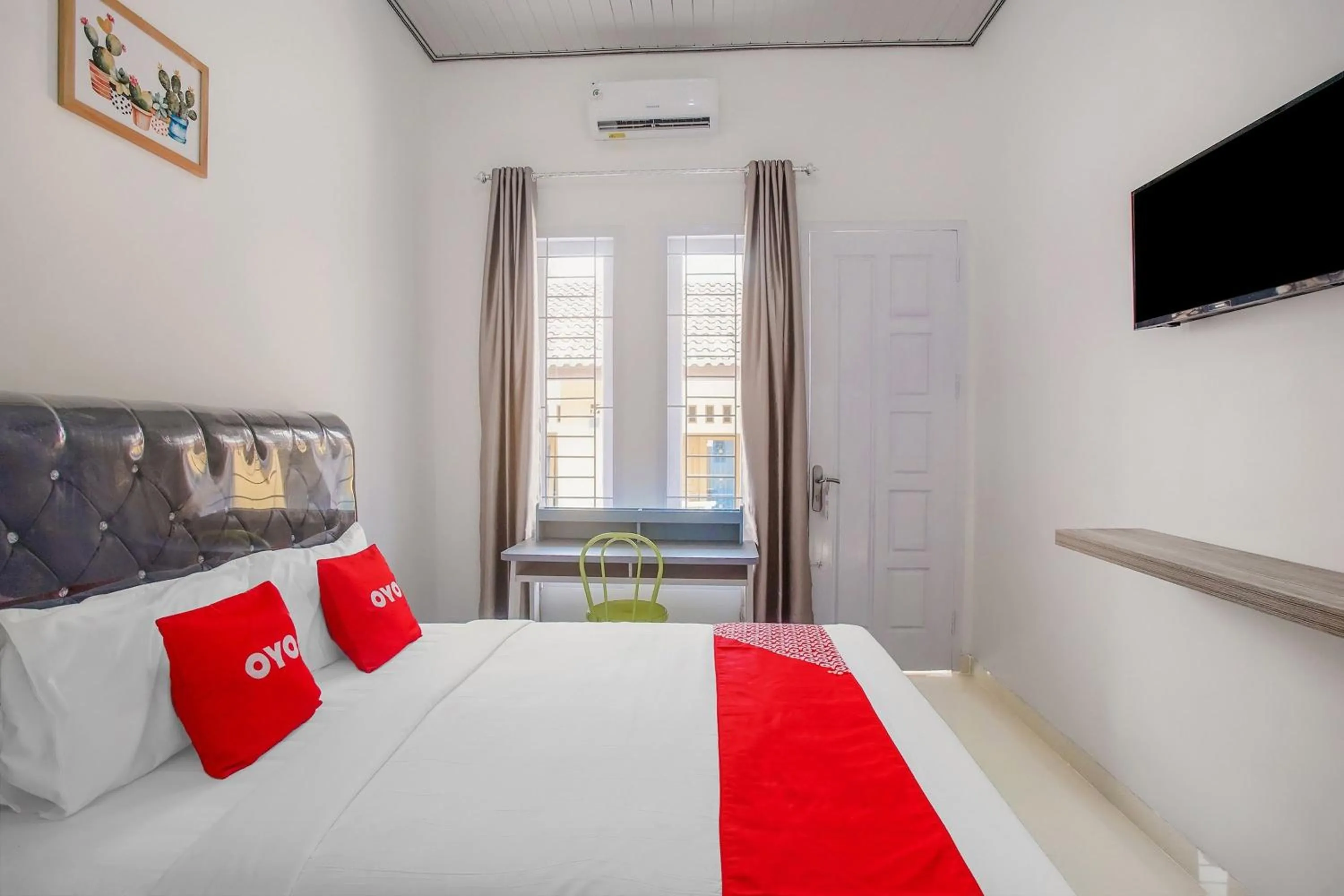 Photo of the whole room, Bed in Hotel O Wisma Bambu Syariah