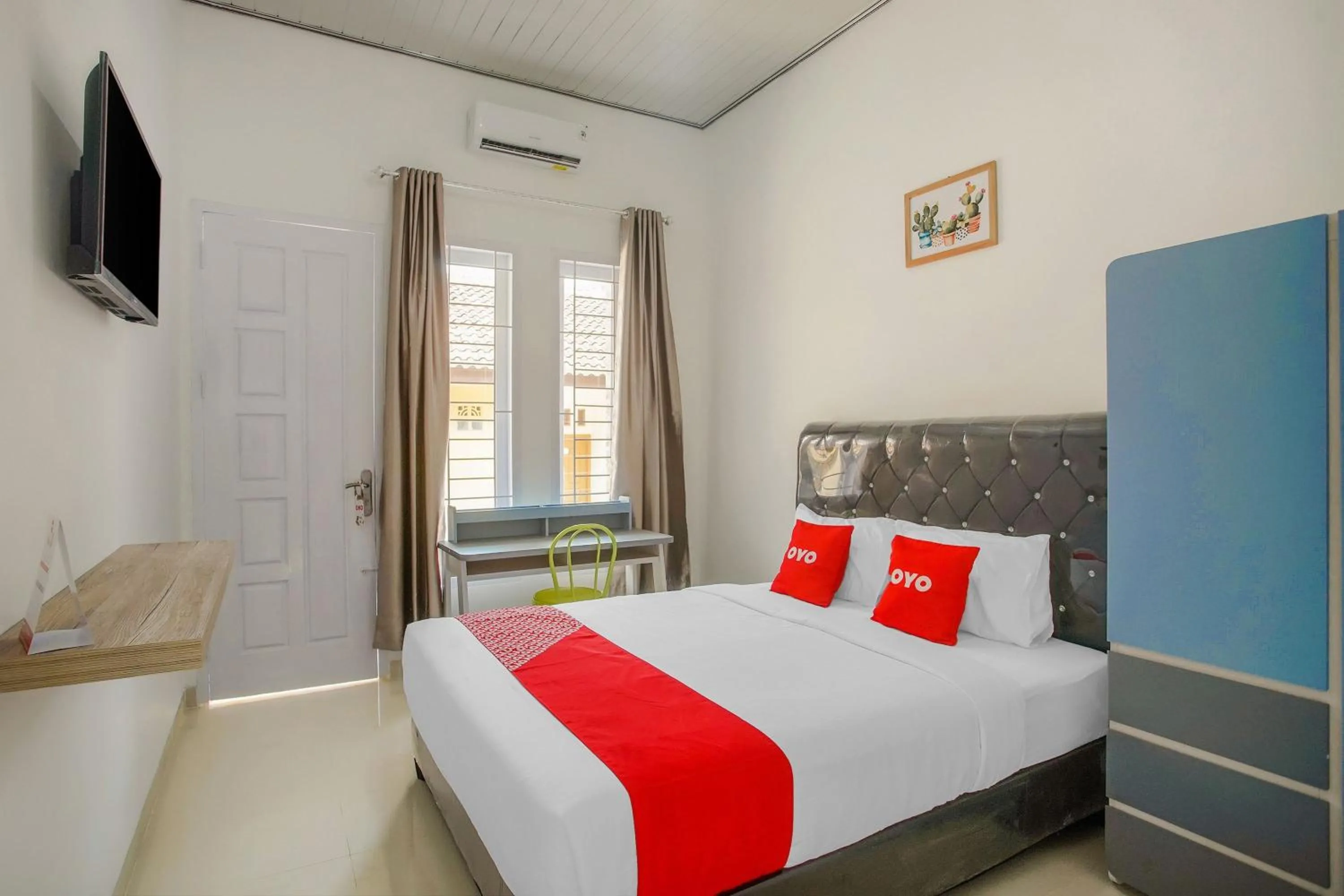 Photo of the whole room, Bed in Hotel O Wisma Bambu Syariah