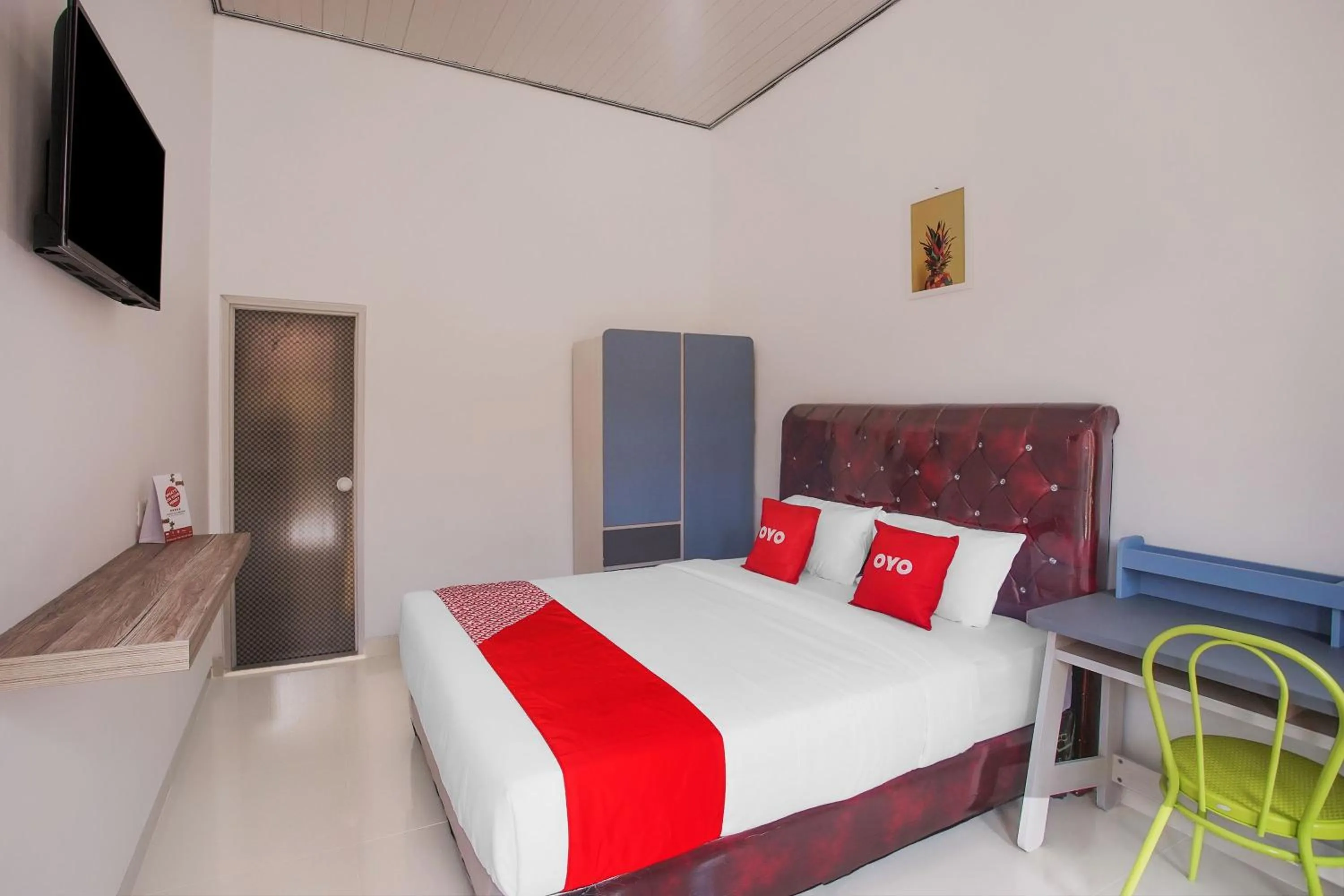 Photo of the whole room, Bed in Hotel O Wisma Bambu Syariah