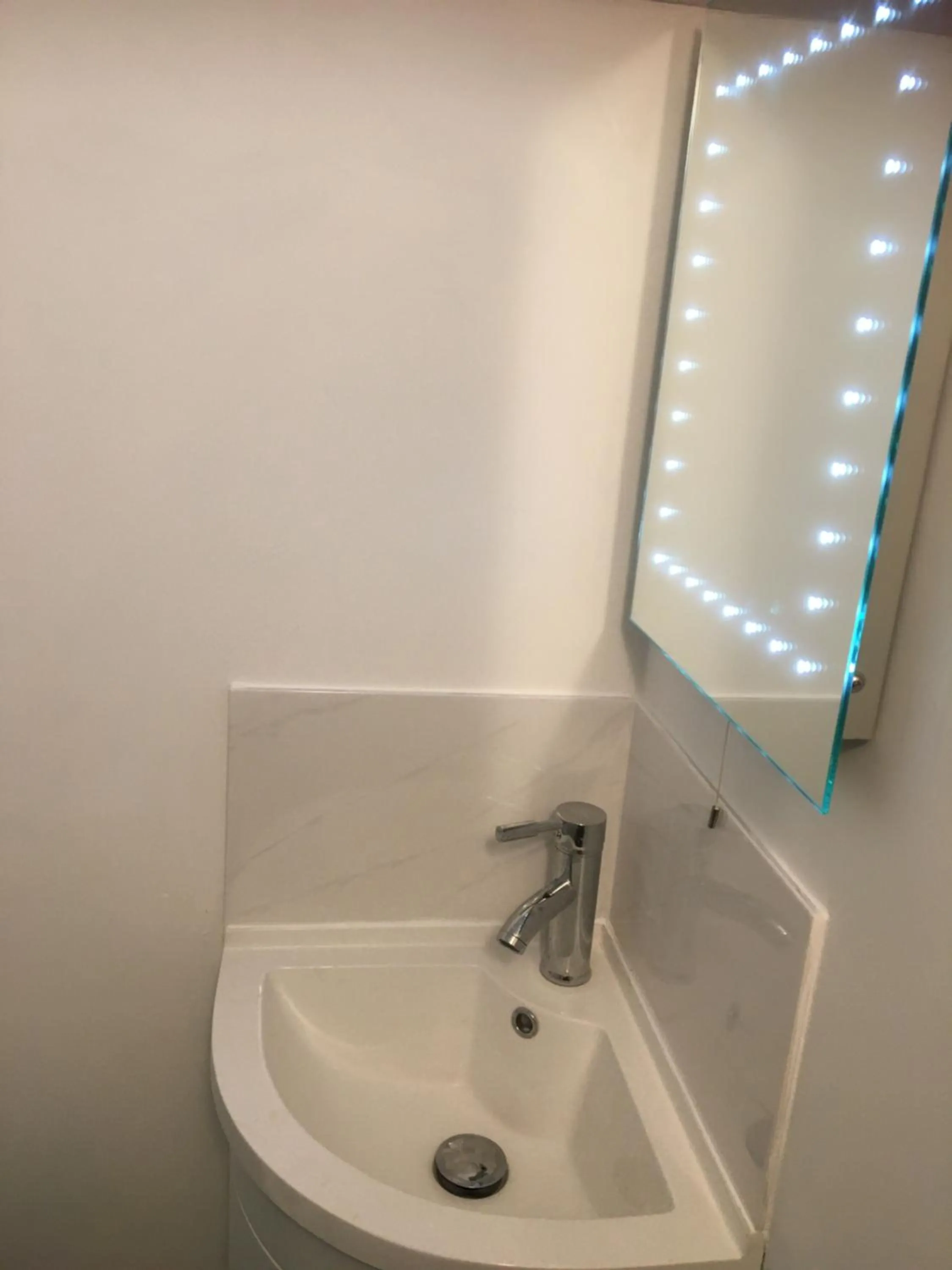 Woodland Cabin With private Wood-Fired Hot-Tub