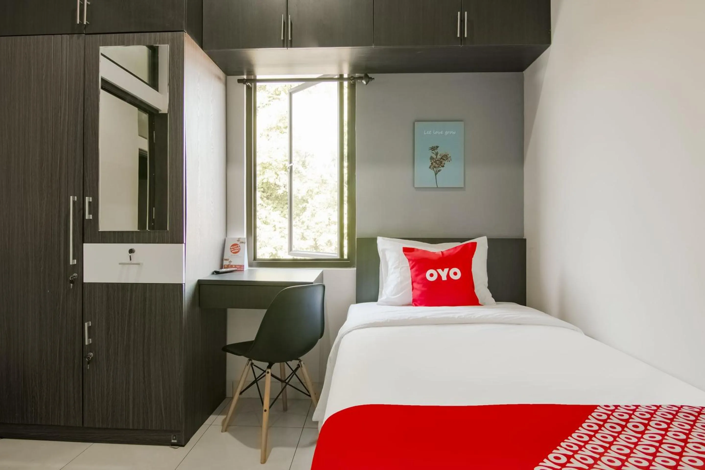 Bedroom, Bed in OYO 3826 Columbus Residence K11