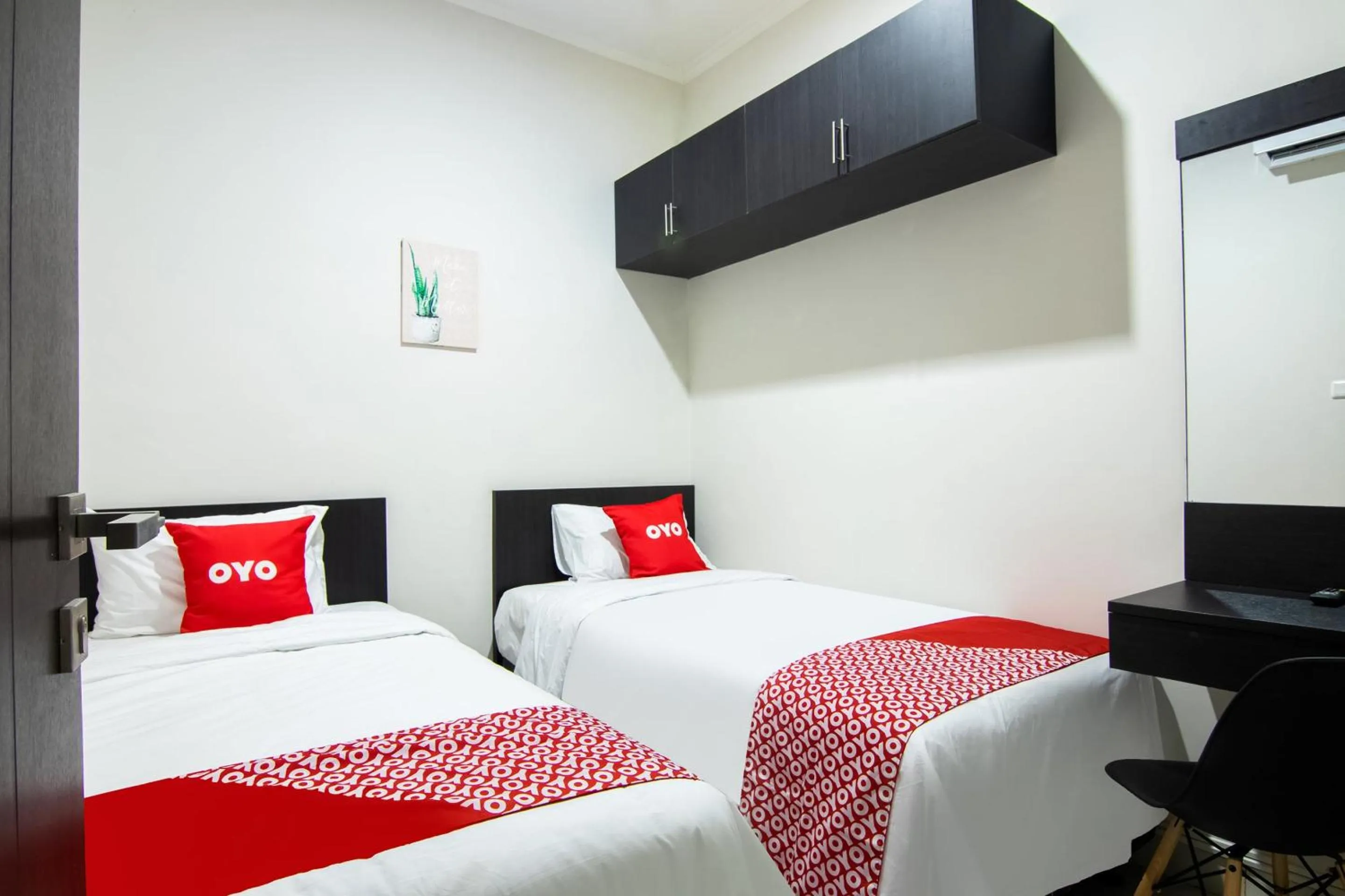 Bedroom, Bed in OYO 3826 Columbus Residence K11