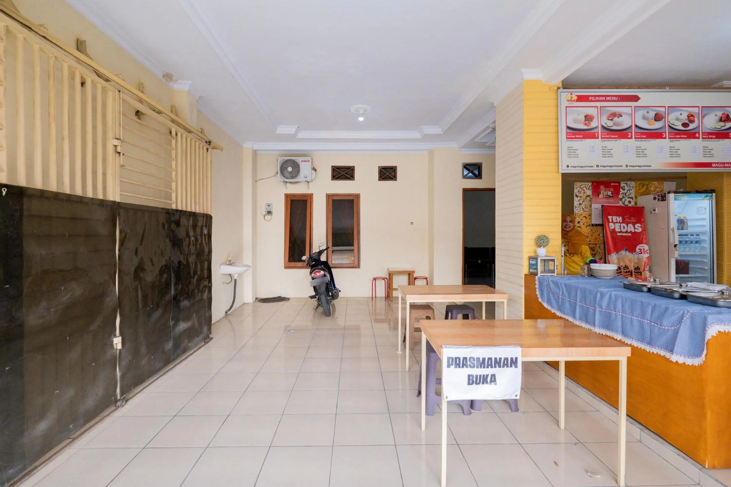 Property building in RedDoorz Syariah At Danau Maninjau Sawojajar