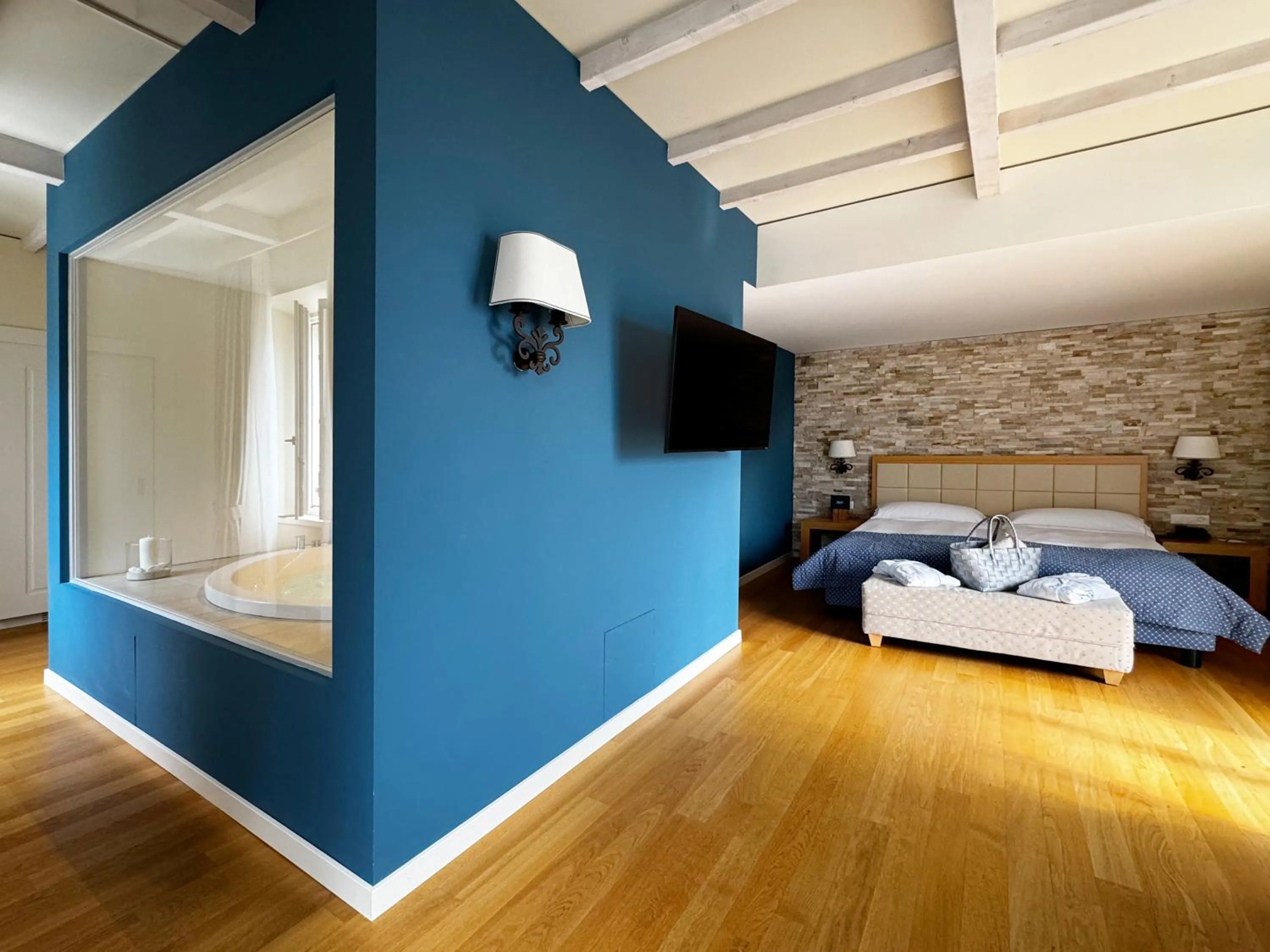 Suite with Hot Tub - single occupancy in Kurhaus Cademario Hotel & SPA - Adults Only