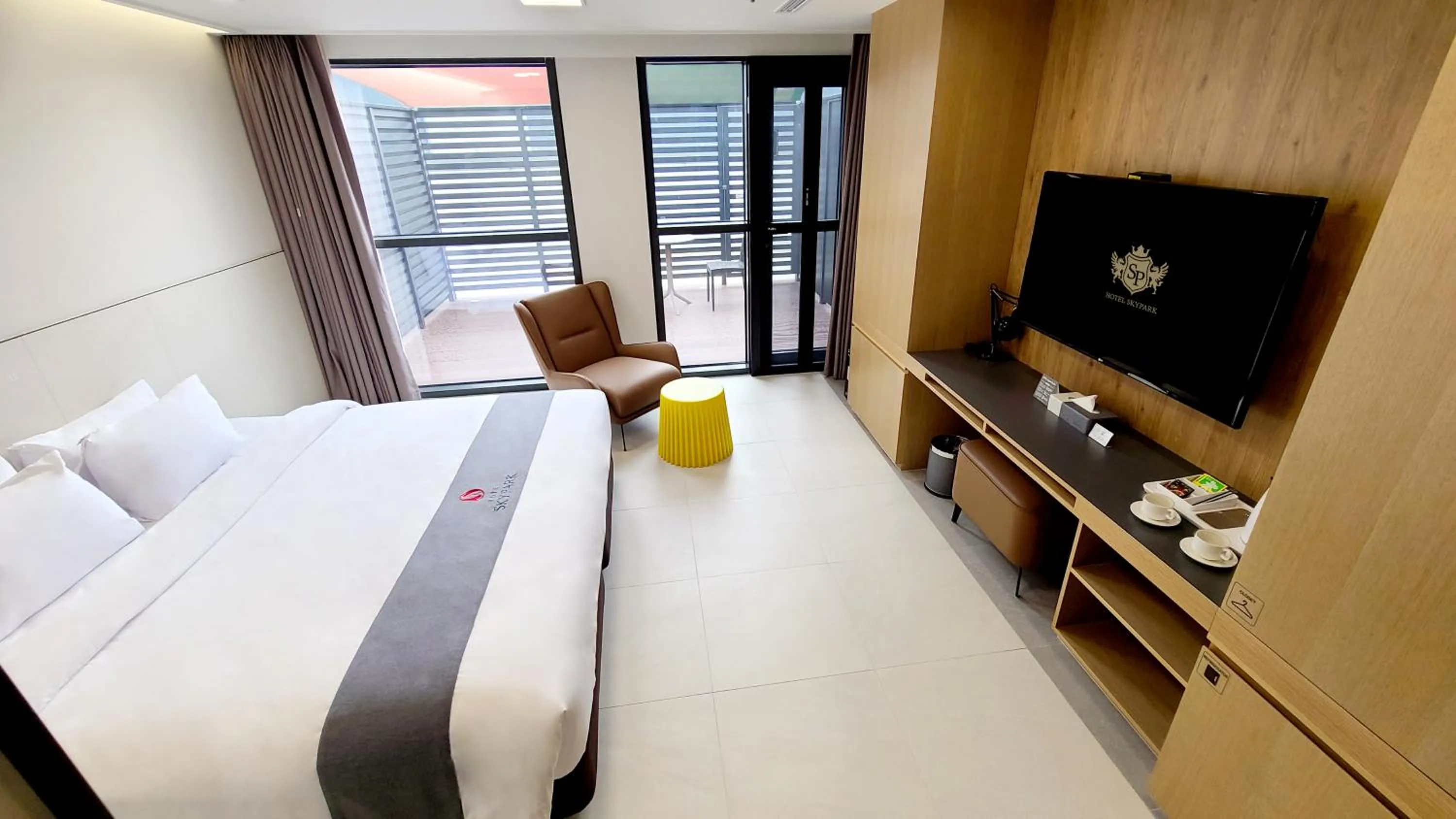 Photo of the whole room, Bed in Hotel Skypark DaejeonⅠ